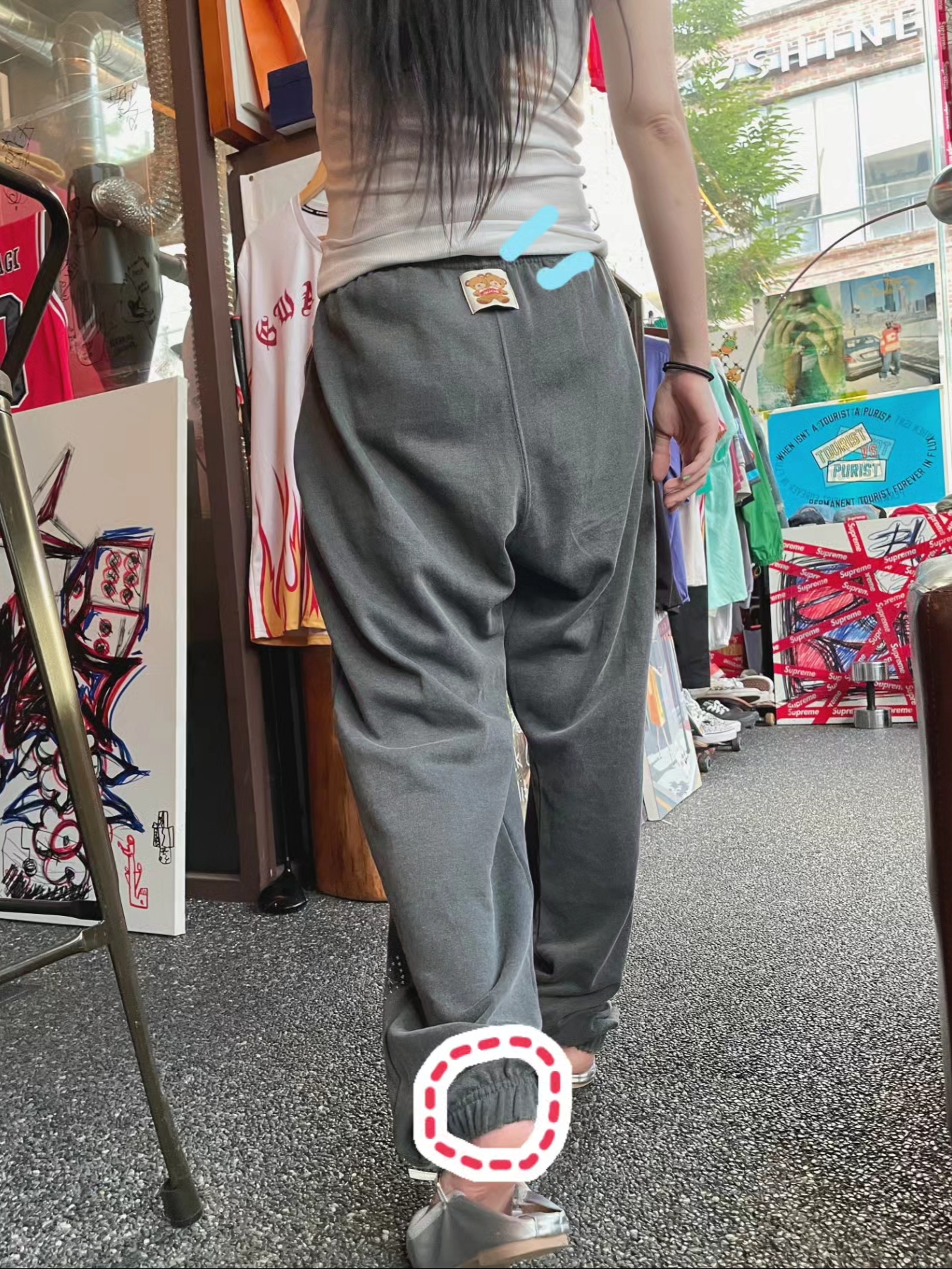 COS Mini Raffia Shoulder Bag Light Blue, Sanrio Hello Kitty Mizuiro Days Series Mascot Holder 착용 스타일 - 5