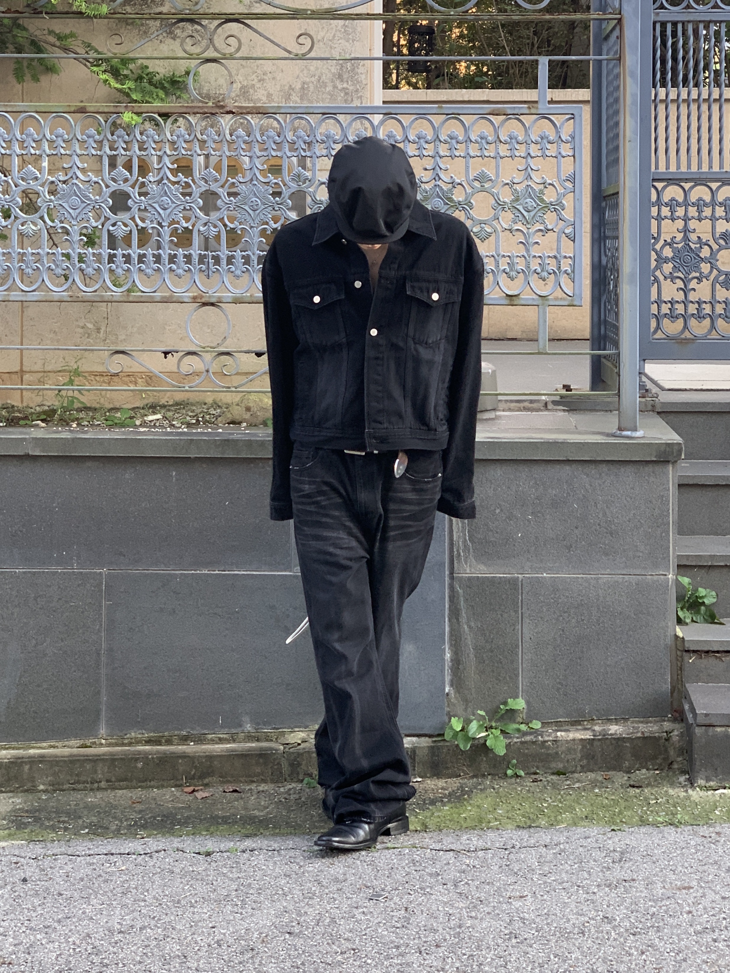 Our Legacy Double Tongue Belt Mahogany, Prada Re-Nylon Hat Black 착용 스타일 - 6