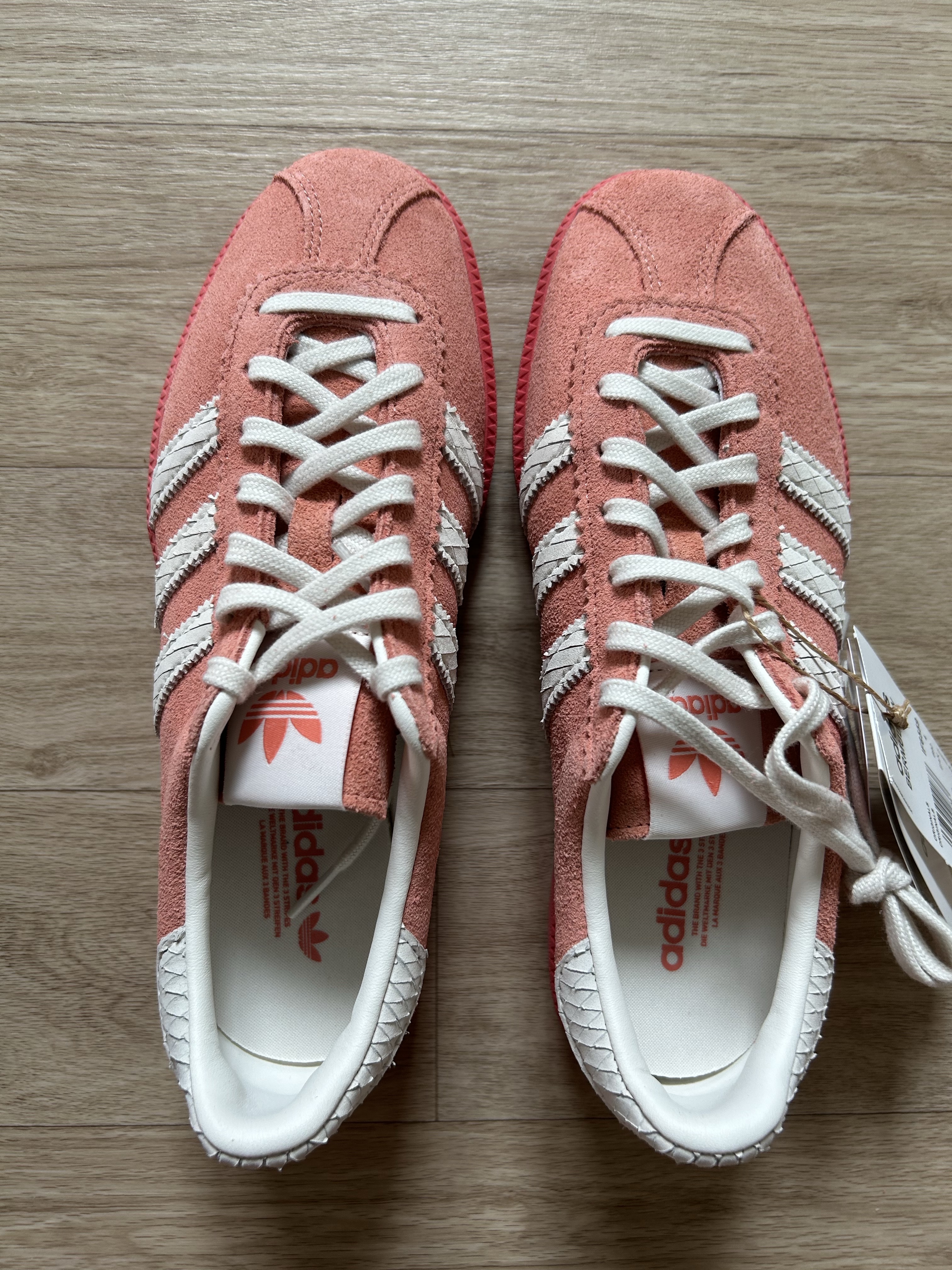 (W) Adidas Bermuda Wonder Clay Preloved Scarlet 착용 스타일