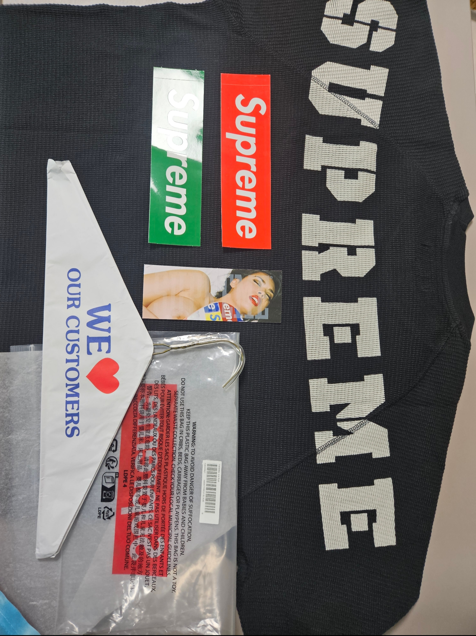 Supreme Stencil Thermal S/S Top Black - 24FW 착용 스타일 - 8