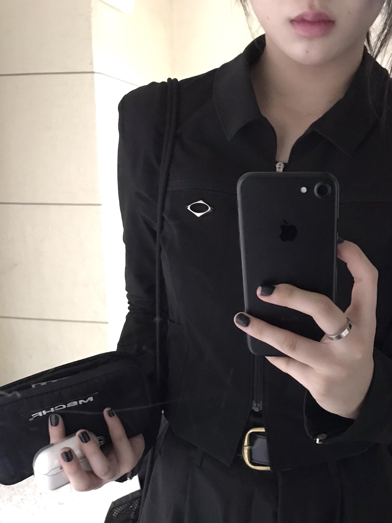 (W) Mischief Uniform Zip Up Jacket Black, Mischief Rhombus Flat Pouch Black 착용 스타일