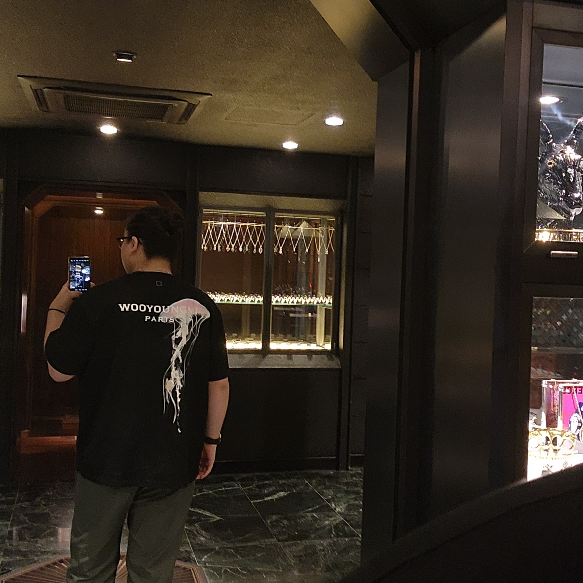 Wooyoungmi Luminous Jellyfish Back Logo T-Shirt Black - 24SS 착용 스타일