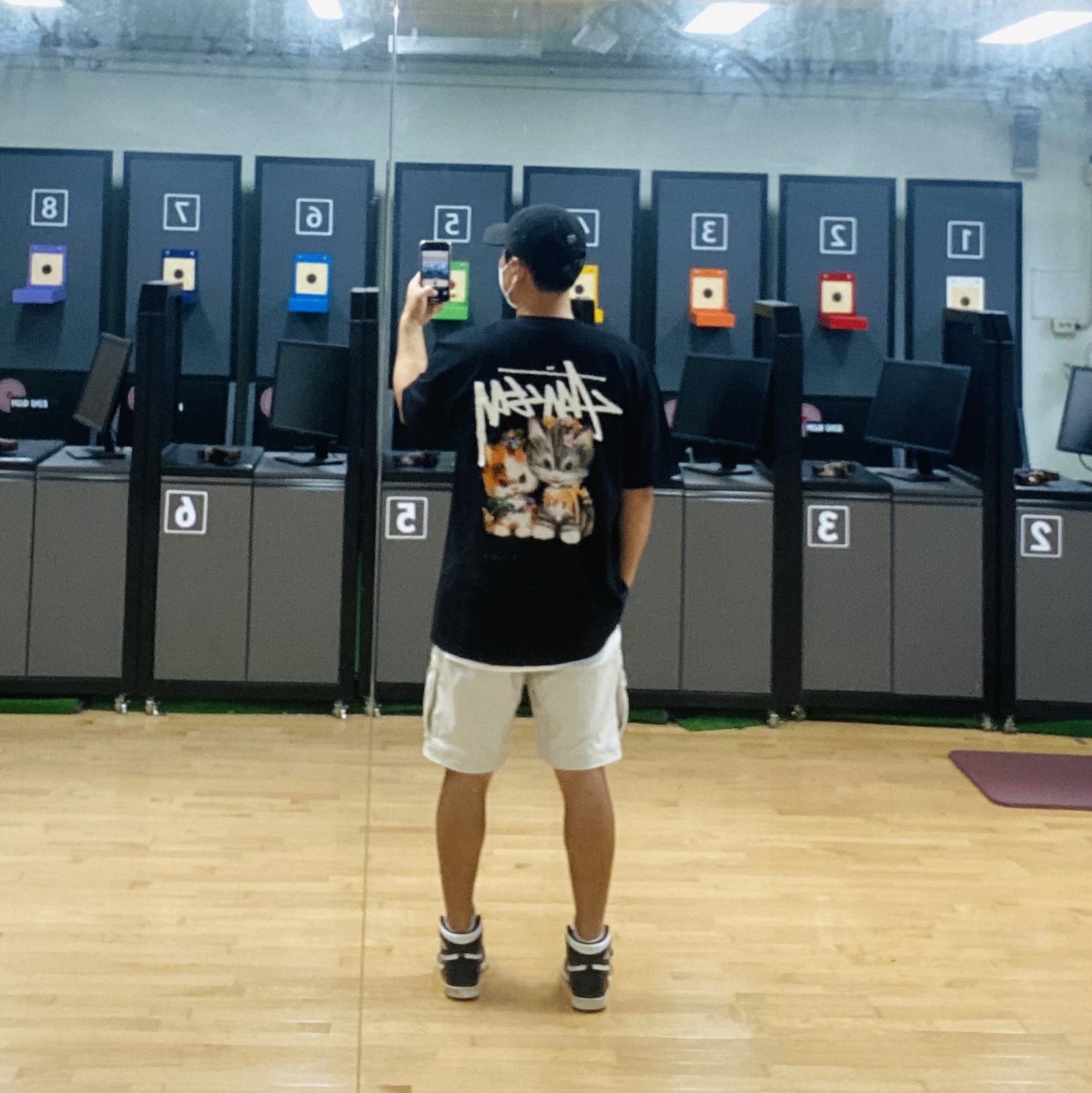Stussy Kittens T-Shirt Black, Nike ACG Smith Summit Cargo Pants Light Bone - Asia 착용 스타일