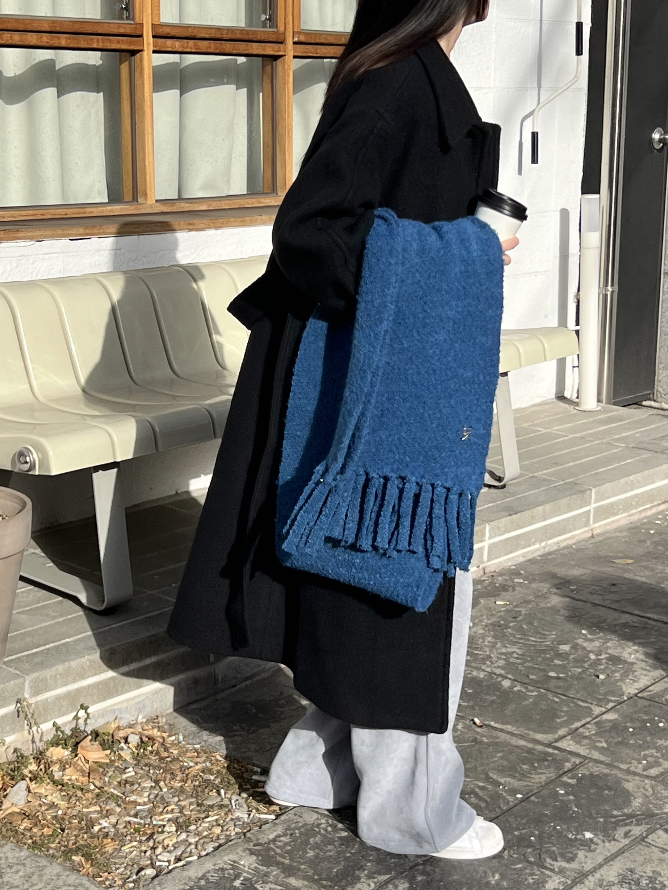 Siyazu SIAC3034 Boucle Big Muffler Blue 착용 스타일 - 1