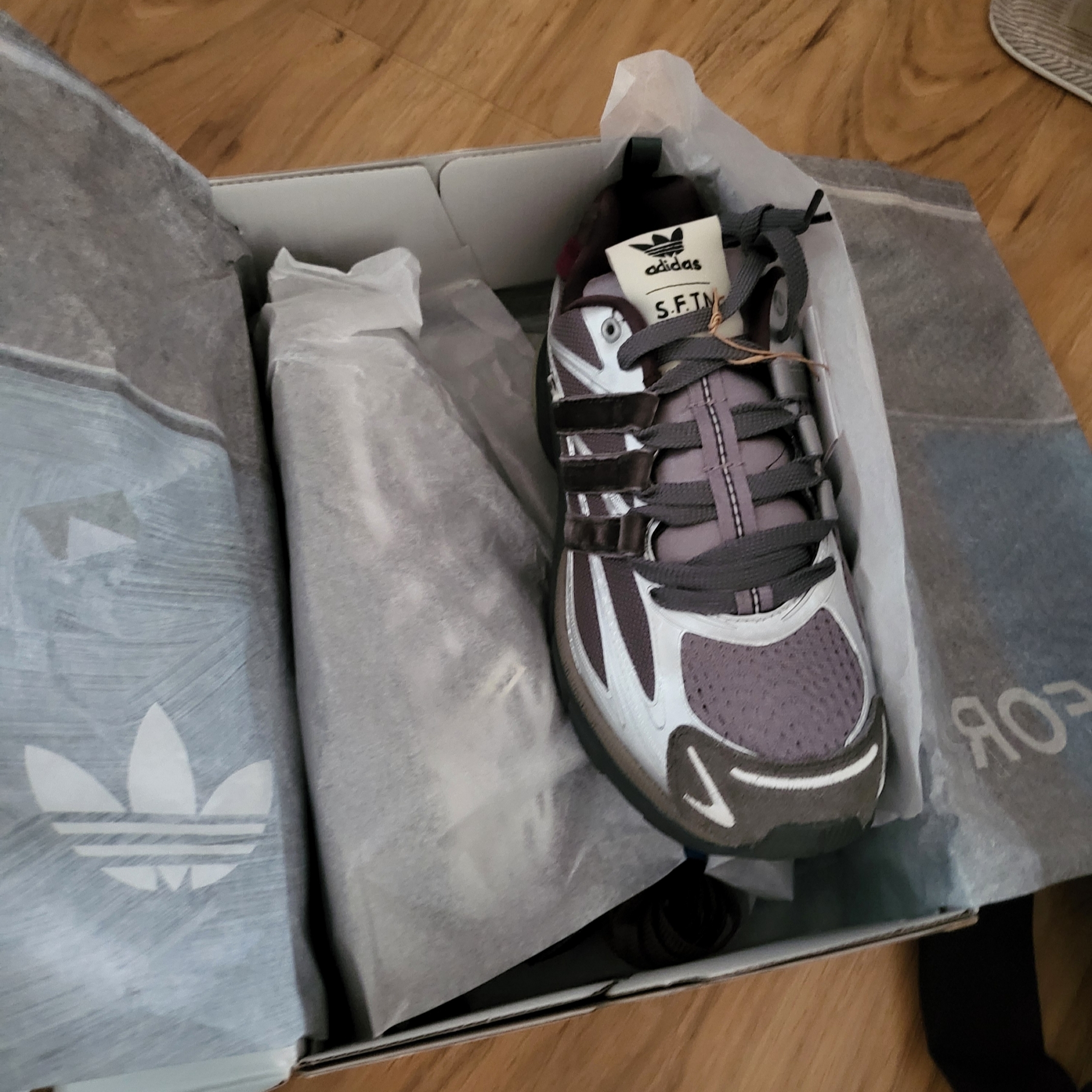 Adidas x Song for the Mute Adistar Cushion Taupe Metallic Granite 착용 스타일