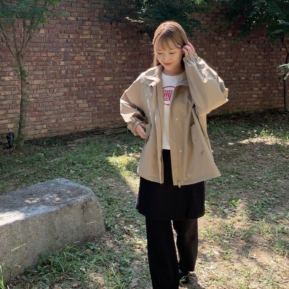 Siyazu SIOT4110 High Neck Windbreaker Beige 착용 스타일 - 3