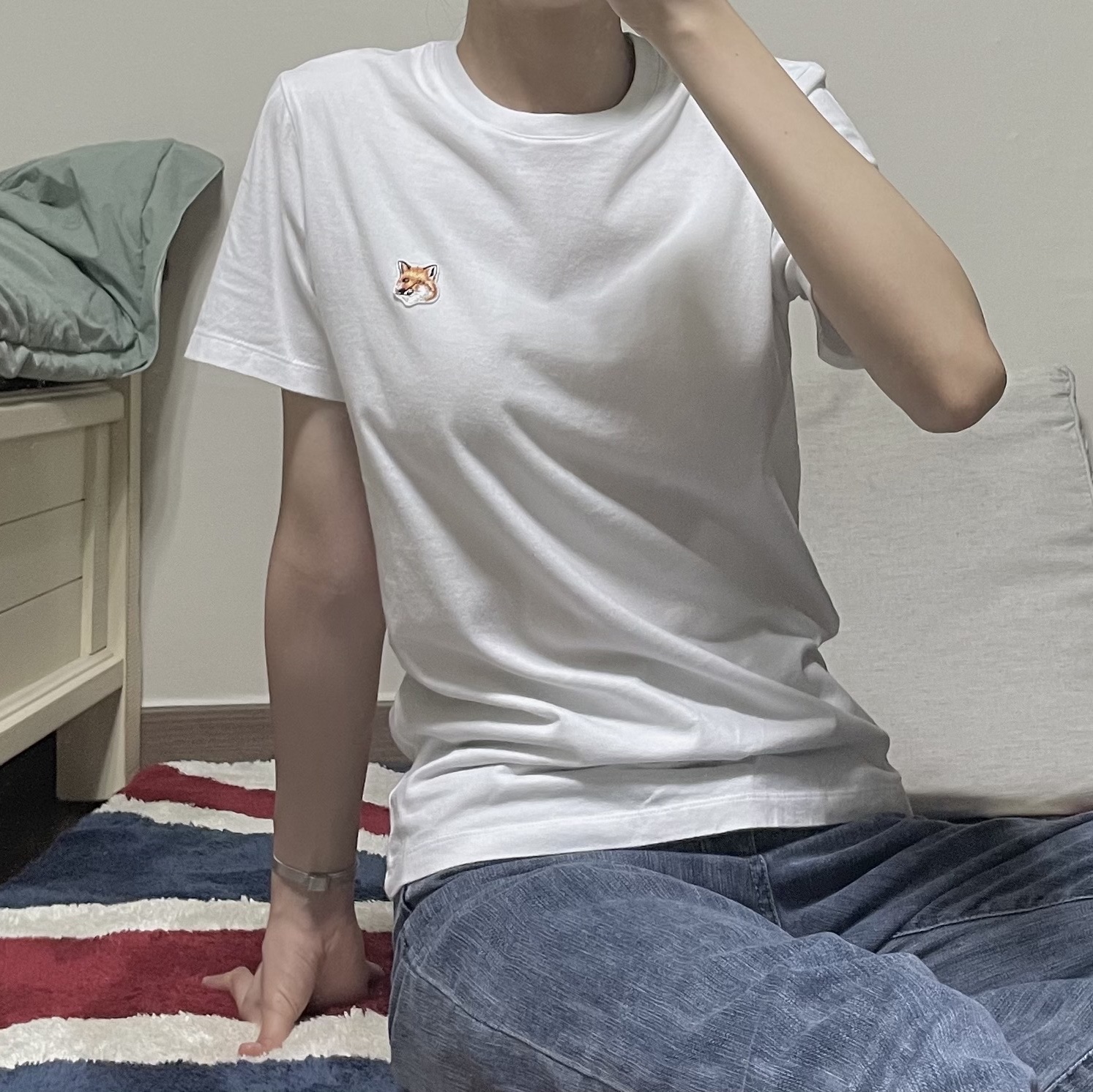 (W) Maison Kitsune Fox Head Patch Regular T-Shirt White 착용 스타일