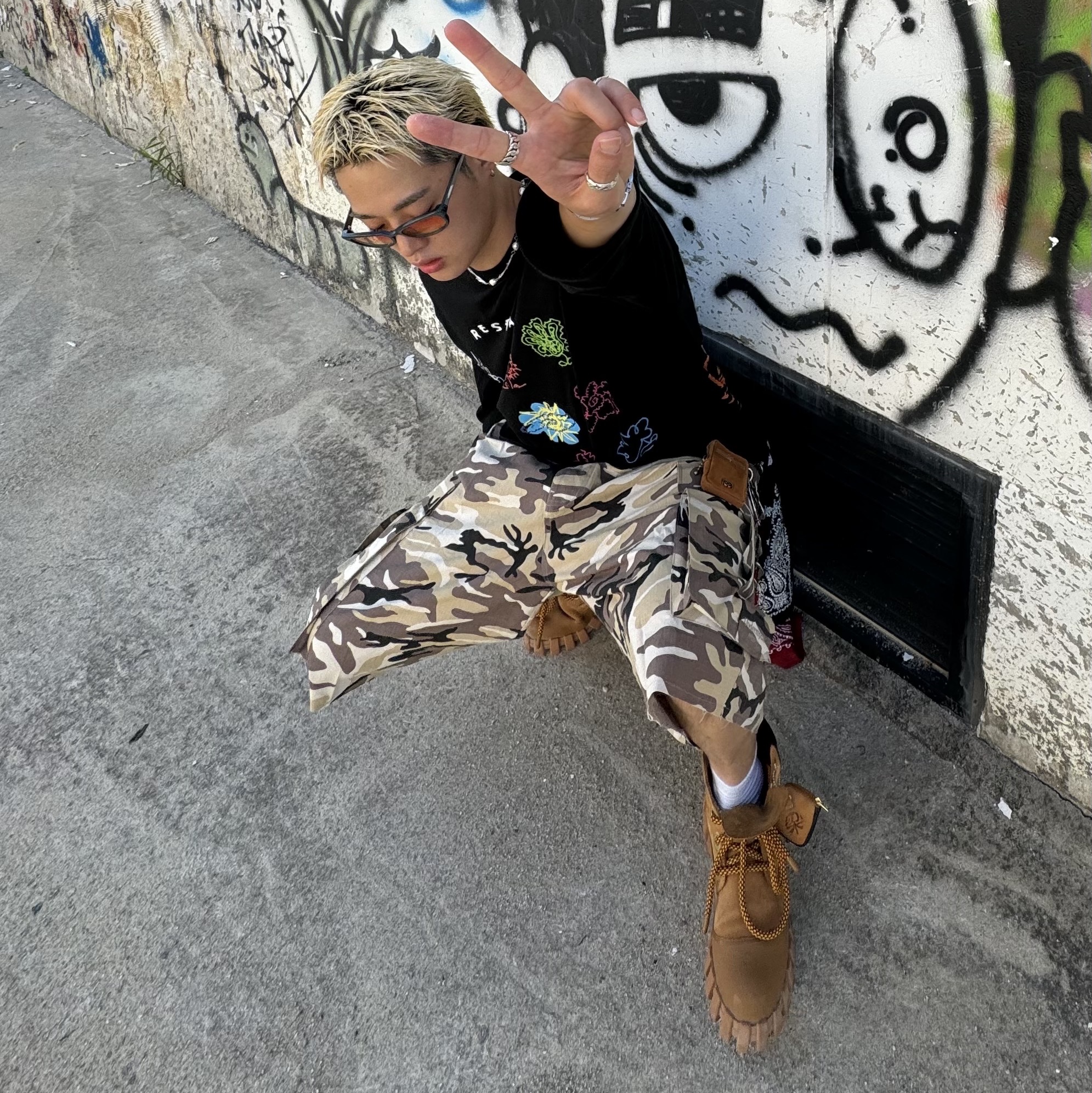 Undermycar Mu.45 Anti Fxxking Logo Play Big Cargo Rip-Camo Shorts Camo Beige, Timberland x Humberto Leon 6 Inch Boot Wheat Nubuck - Medium 착용 스타일