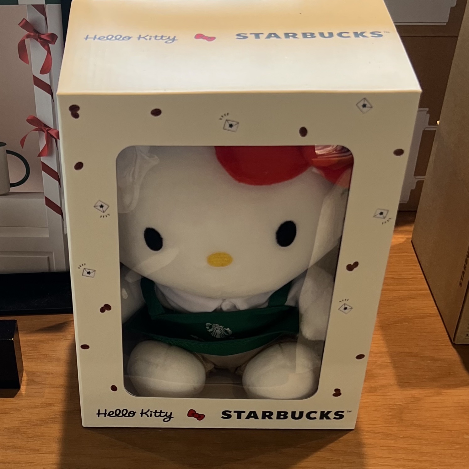 Starbucks x Hello Kitty Barista Doll White 착용 스타일