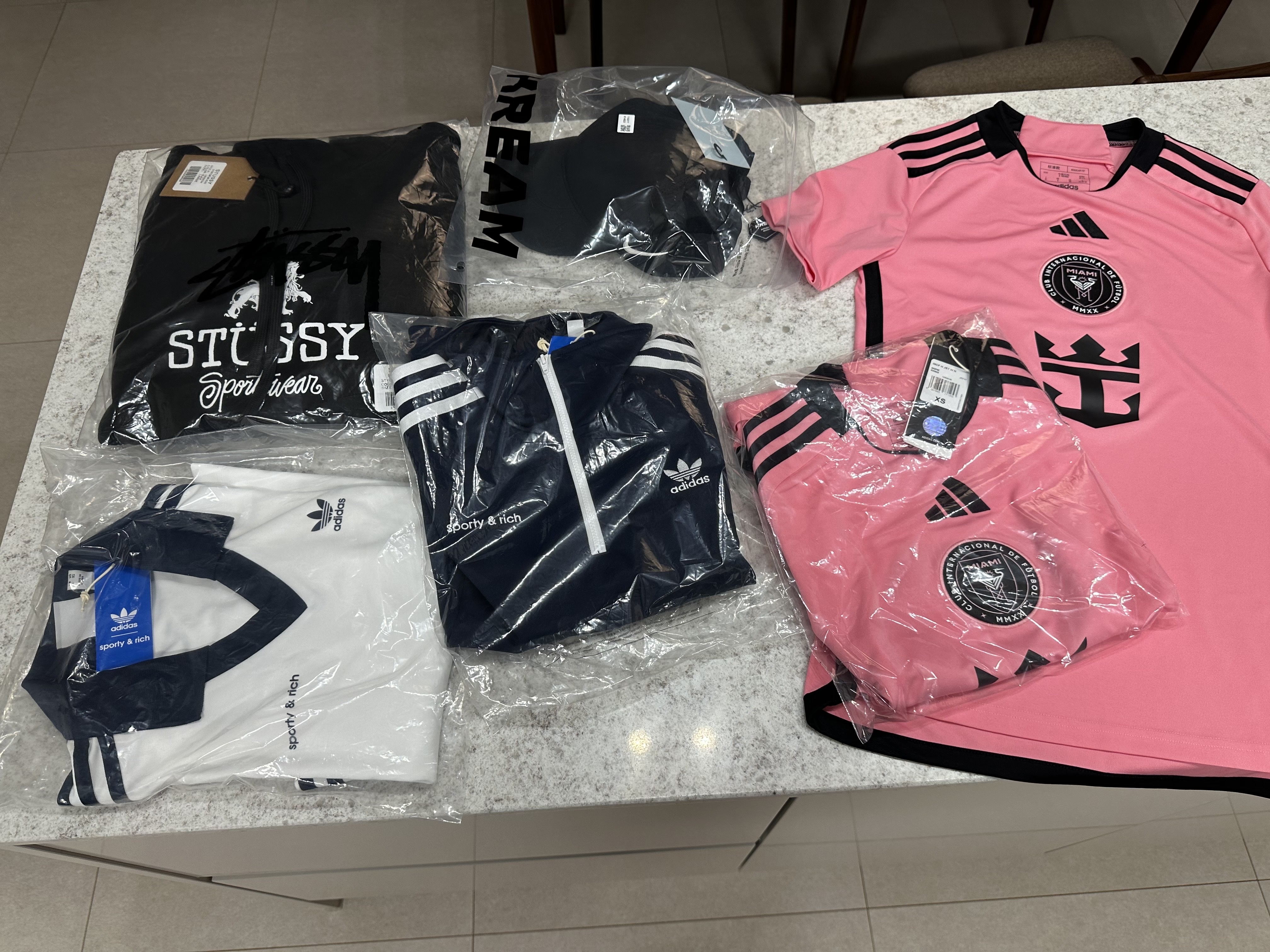 Stussy Sportswear Hoodie Black, Nike x Drake Nocta Club Cap Black 착용 스타일 - 1