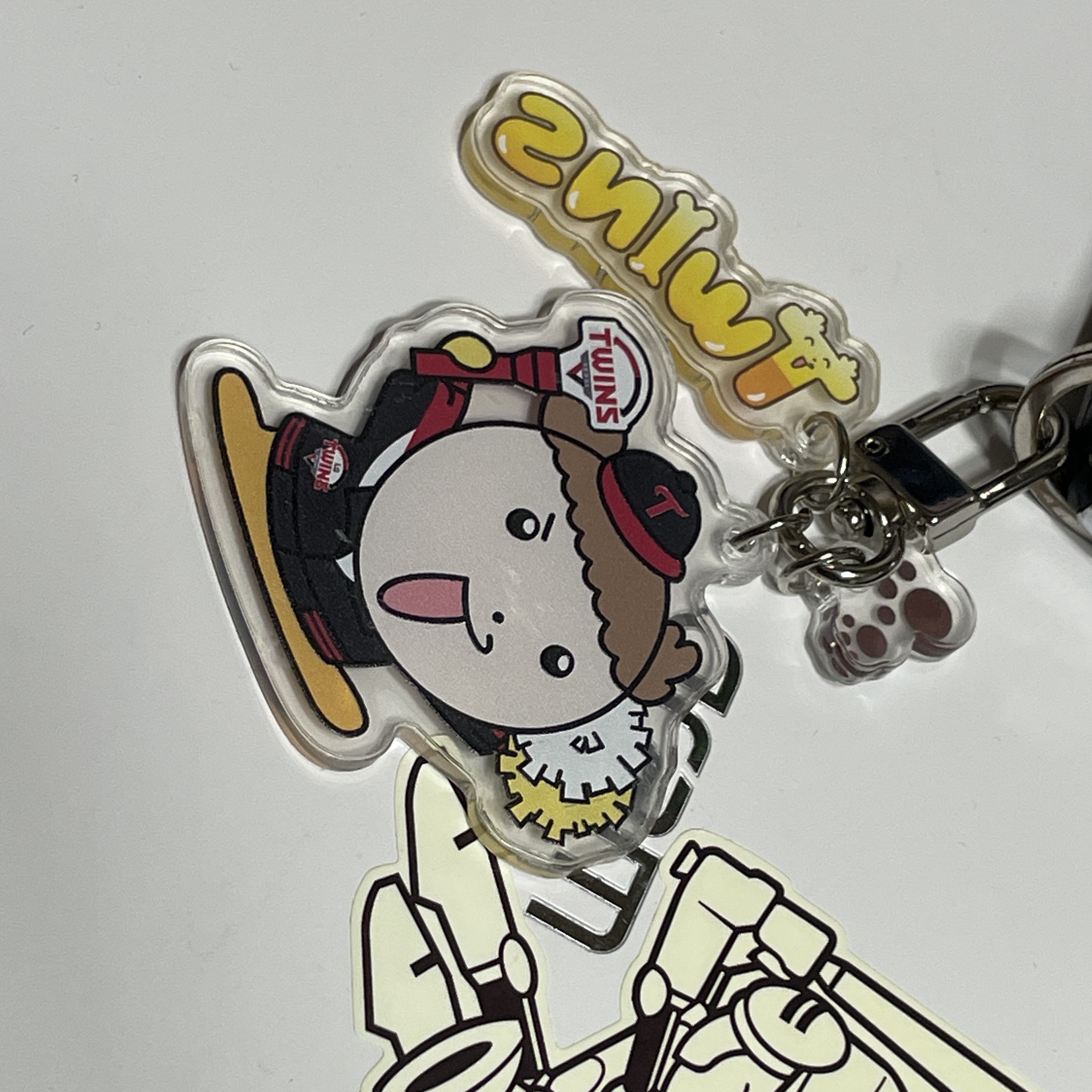 [즉시배송] LG TWINS x Maru is a Puppy Acrylic keyring (Cheering Maru) 착용 스타일