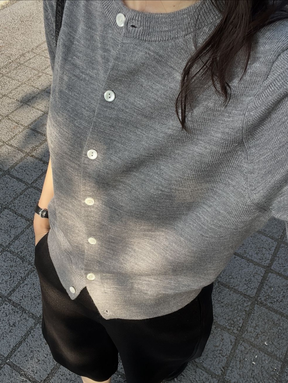 Siyazu SIKN2126 Merino Wool Minimal Cardigan Melange gray 착용 스타일 - 3