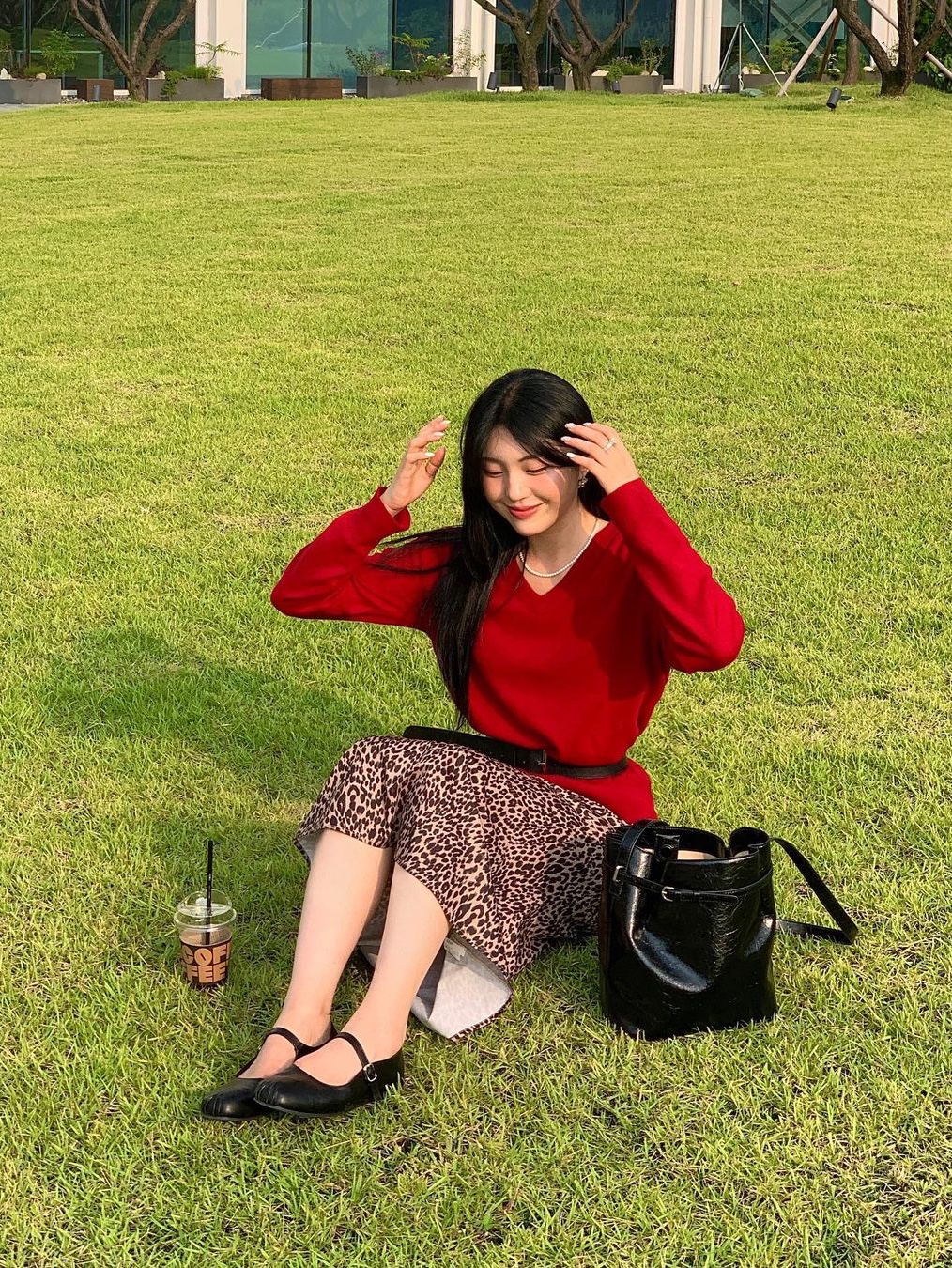 Siyazu SIKN2124 V-neck Single Knit Cherry red 착용 스타일 - 5