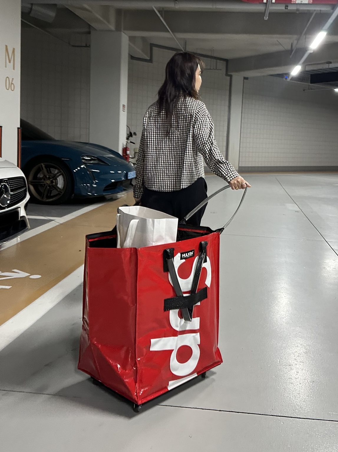 Supreme x Hulken Rolling Tote Bag Red - 24FW, (W) New Balance x Miu Miu 530 Suede Mesh Sneakers Cinnamon 착용 스타일 - 4