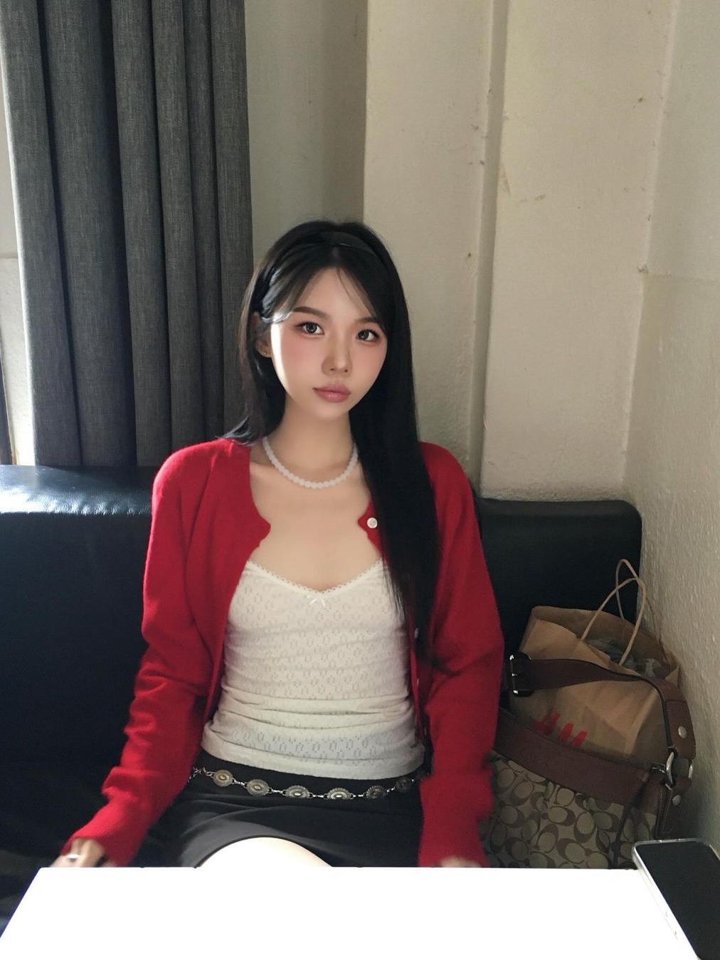Siyazu SIKN2126 Merino Wool Minimal Cardigan Red 착용 스타일 - 4
