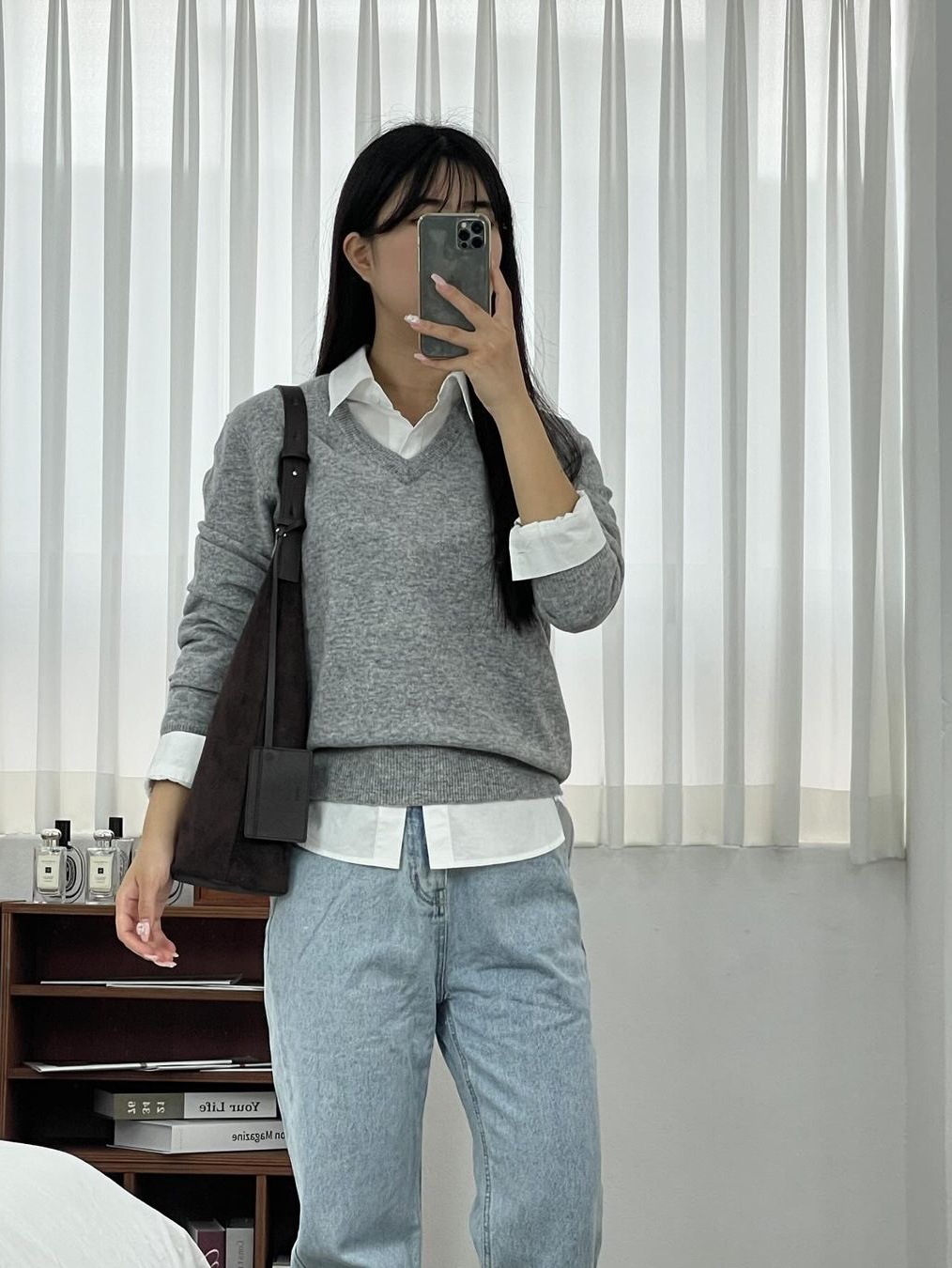 [예약 배송] Siyazu SIKN2124 V-neck Single Knit Gray 착용 스타일 - 3