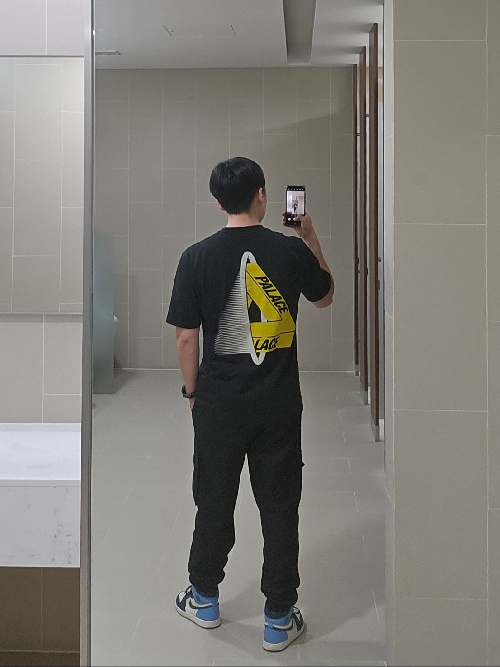 Jordan 1 Retro High Obsidian UNC, Palace Tri-Void T-Shirt Black - 23FW 착용 스타일