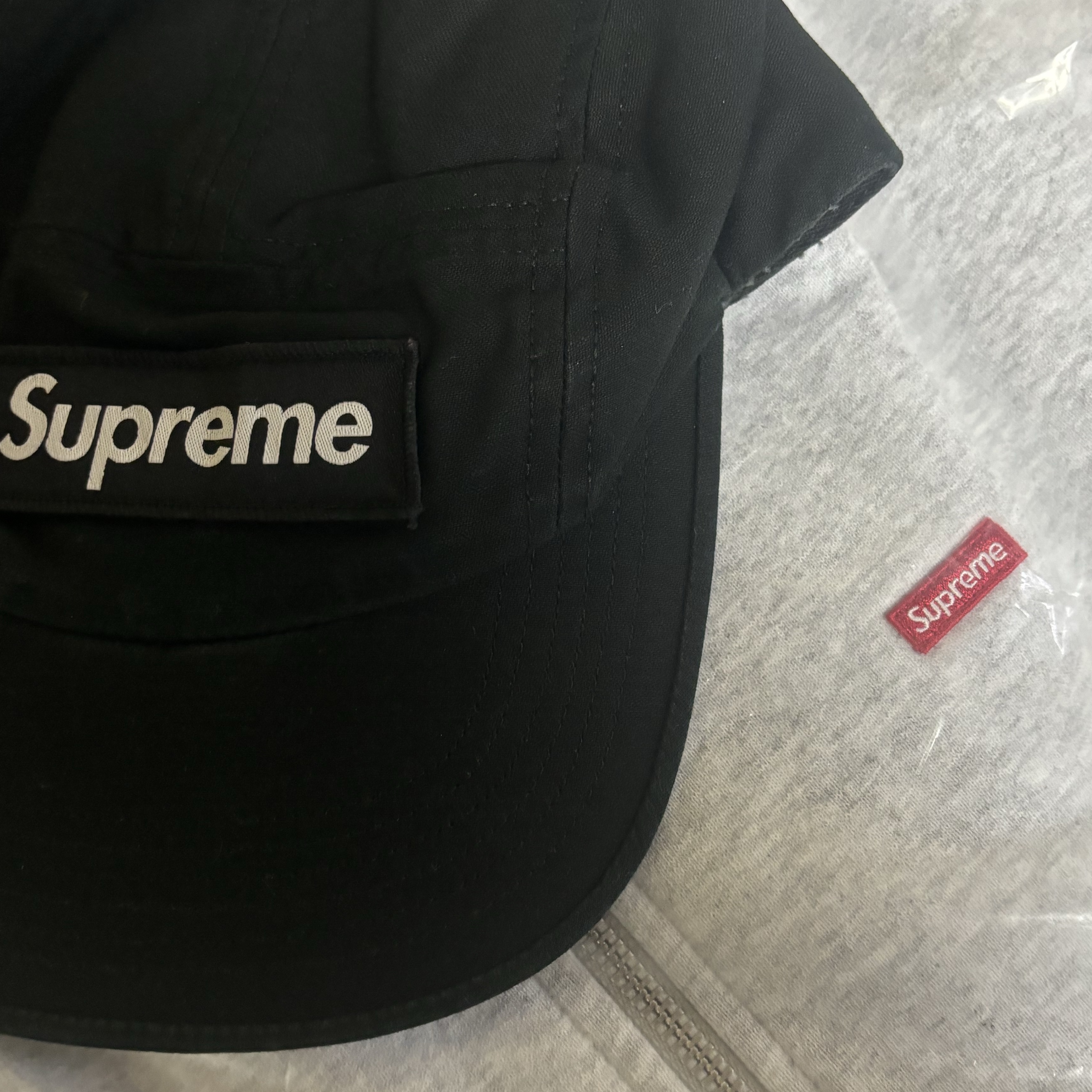 Supreme Military Camp Cap Black - 24FW, Supreme Small Box Zip Up Hooded Sweatshirt Ash Grey - 24FW 착용 스타일