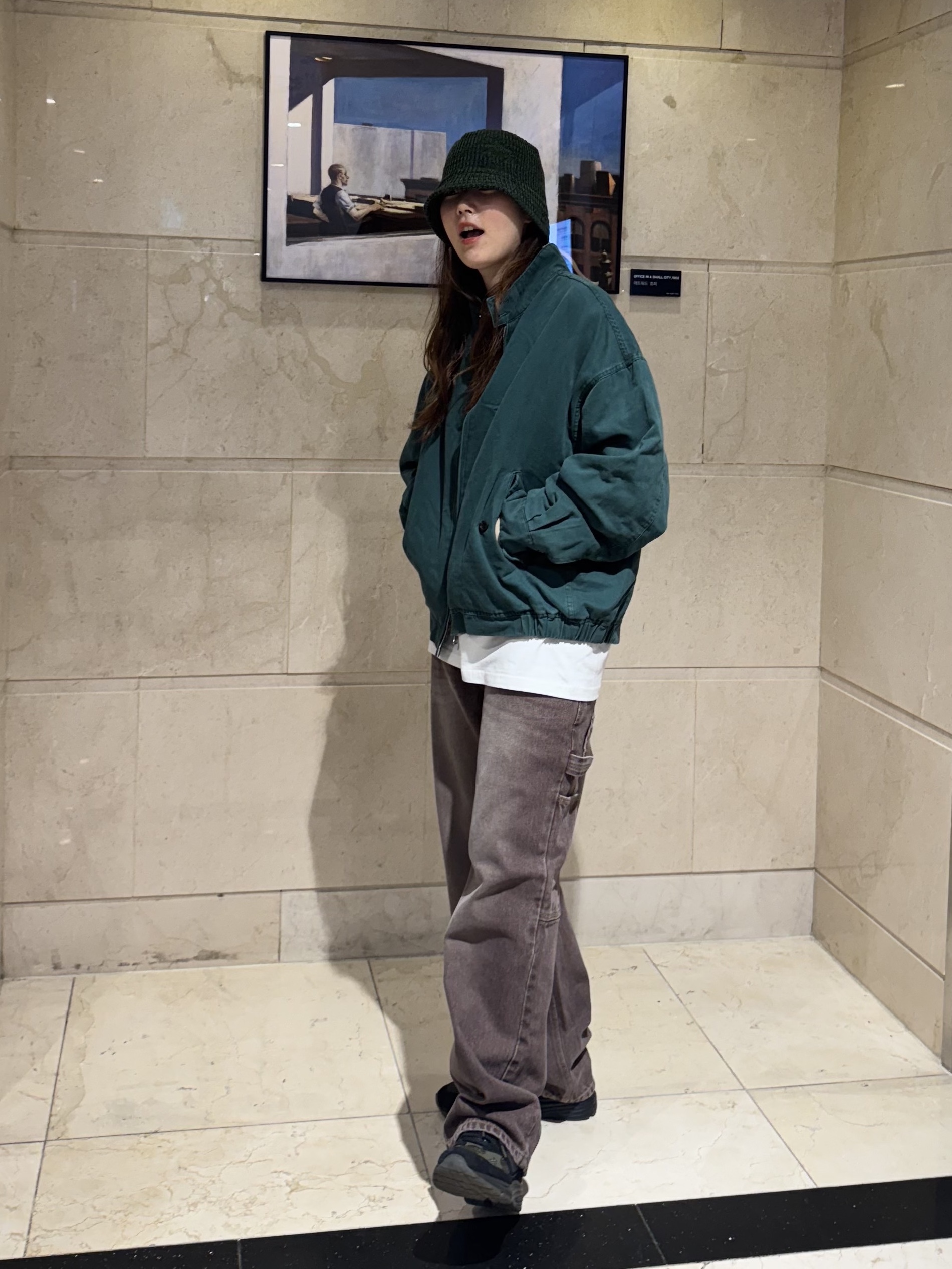QT8 GARMENTS TL Denim Carpenter Pant Brown, New Balance x Stone Island 991v2 Made in UK Black Olive Night 착용 스타일 - 2