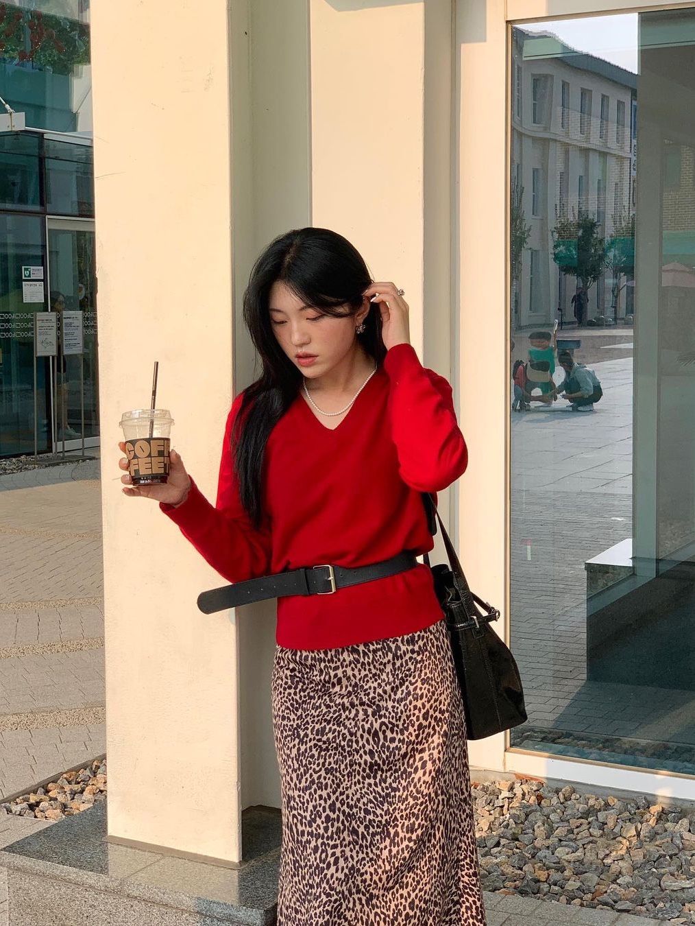 Siyazu SIKN2124 V-neck Single Knit Cherry red 착용 스타일 - 4