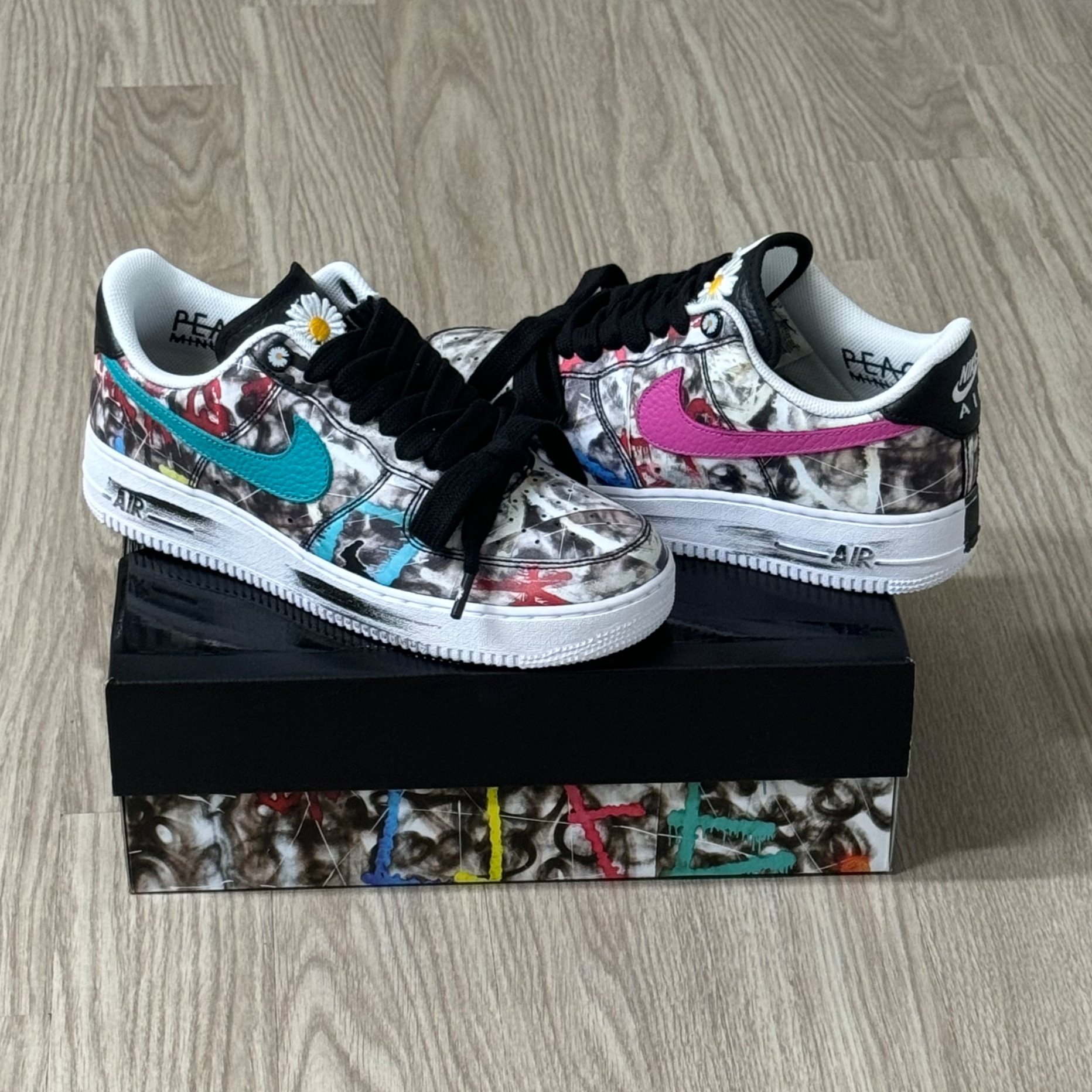 Nike x Peaceminusone Air Force 1 Low Para-Noise 3.0 Black and Multicolor 착용 스타일