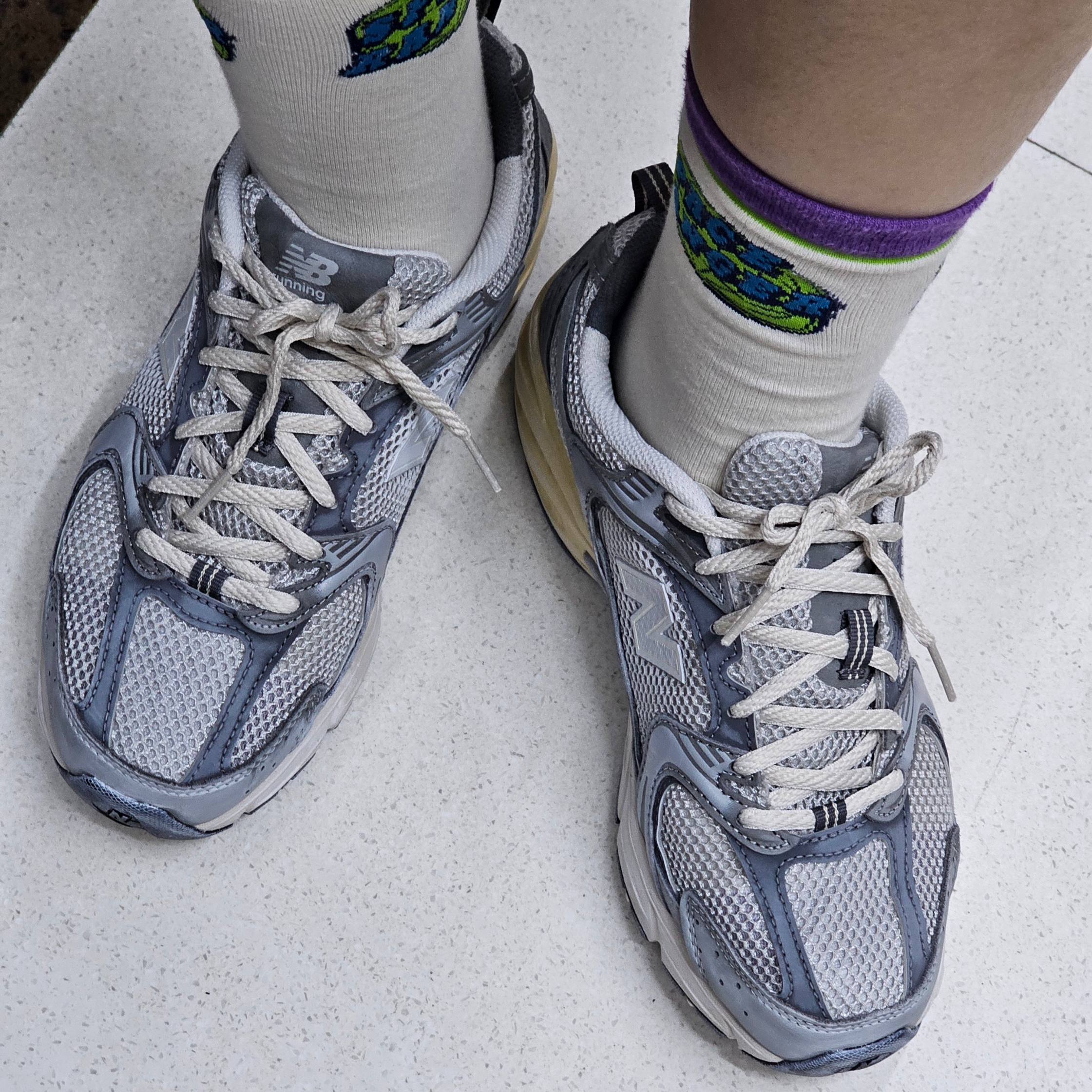 New Balance 530 Premium Vintage Grey Matter 착용 스타일