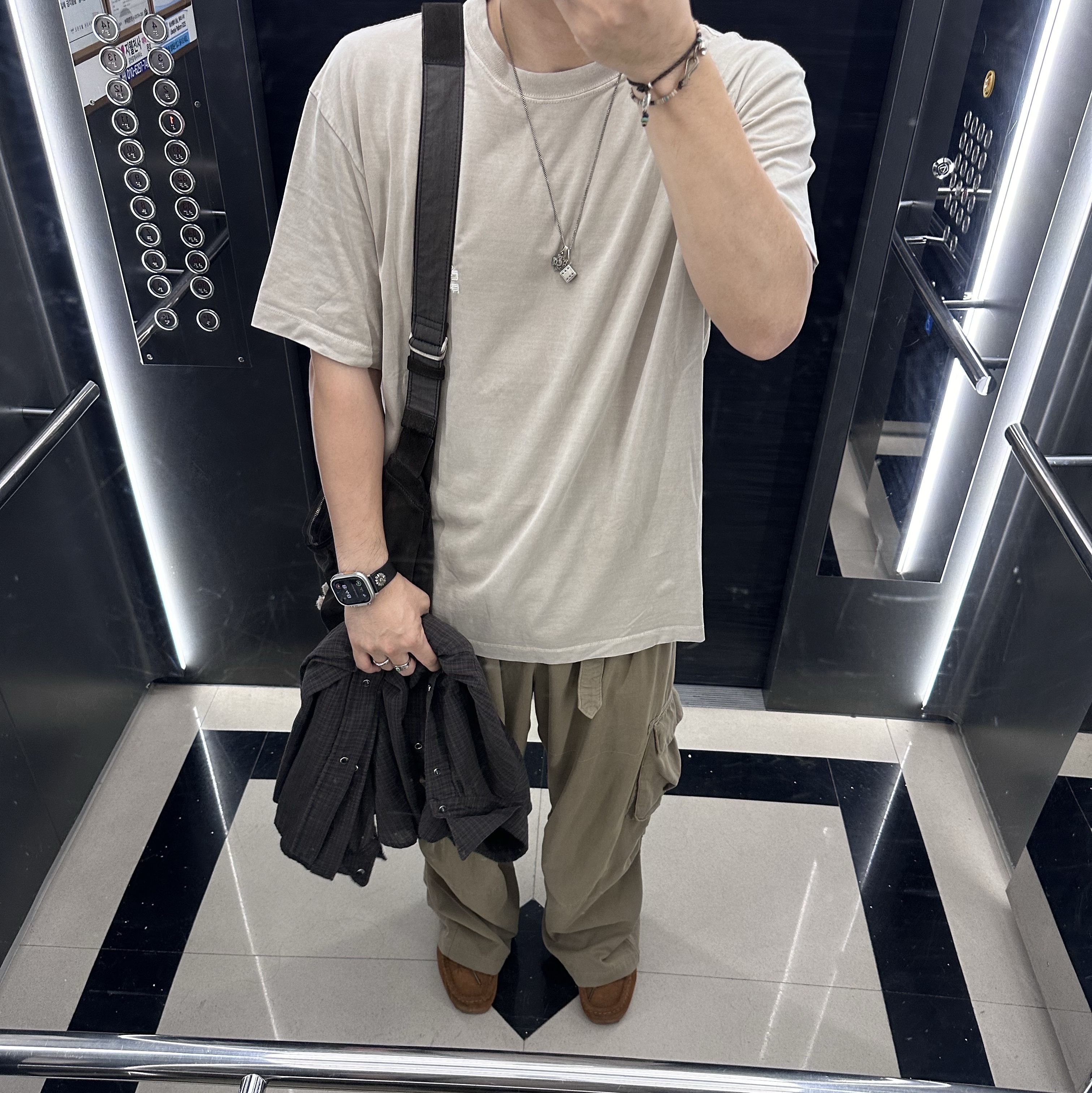 Polyteru Human Index Human Regular 1/2 T-Shirt Dyed Ercu Gray, Polyteru Belted Cargo Pants 1.2v Deep Beige 착용 스타일