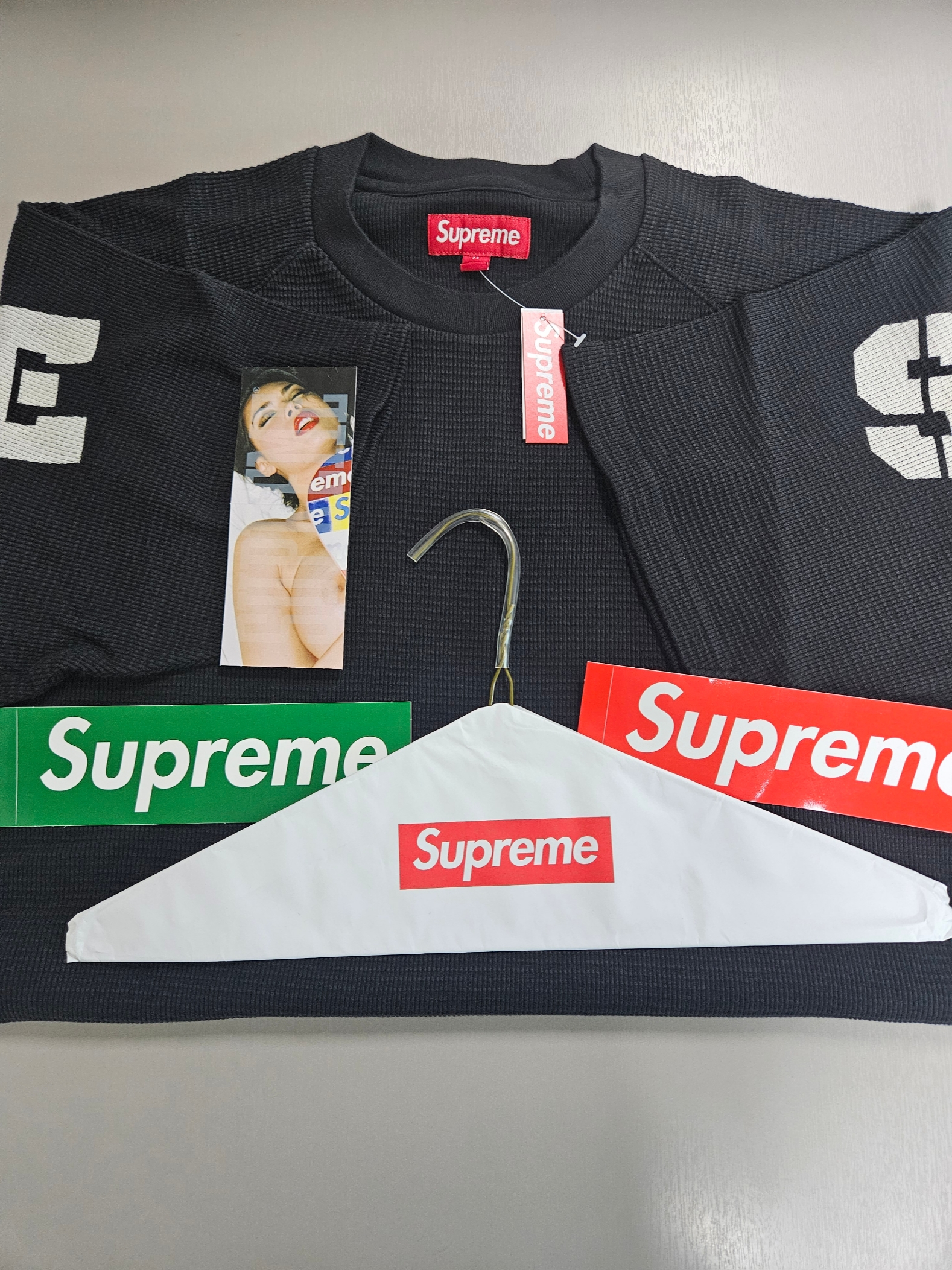 Supreme Stencil Thermal S/S Top Black - 24FW 착용 스타일 - 1
