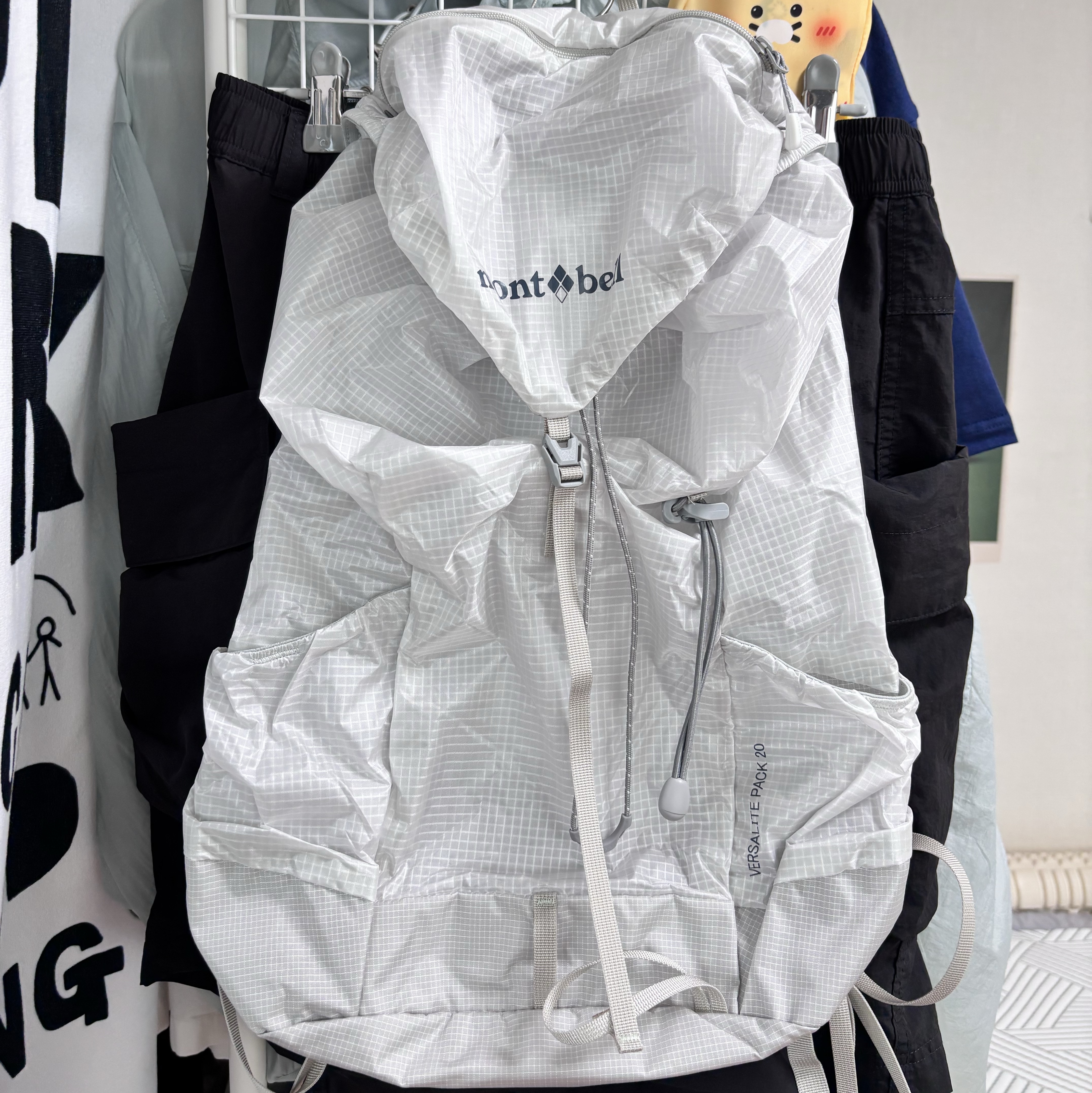 Montbell Versalite Pack 20 Backpack Ice White 착용 스타일