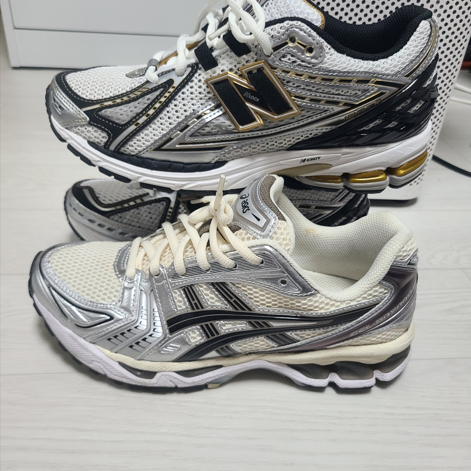 New Balance 1906R White Gold 착용 스타일