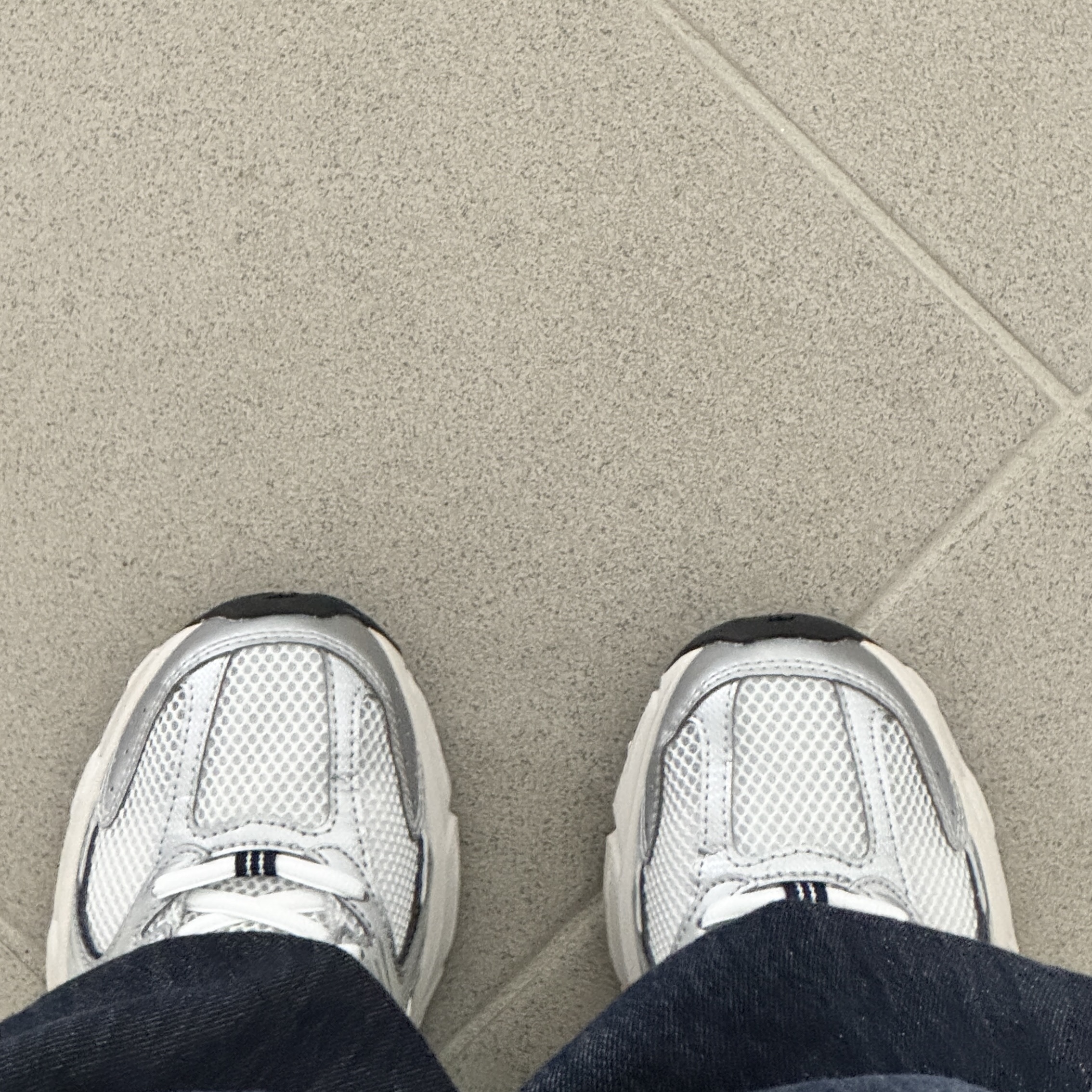 New Balance 530 Steel Grey 착용 스타일 - 2