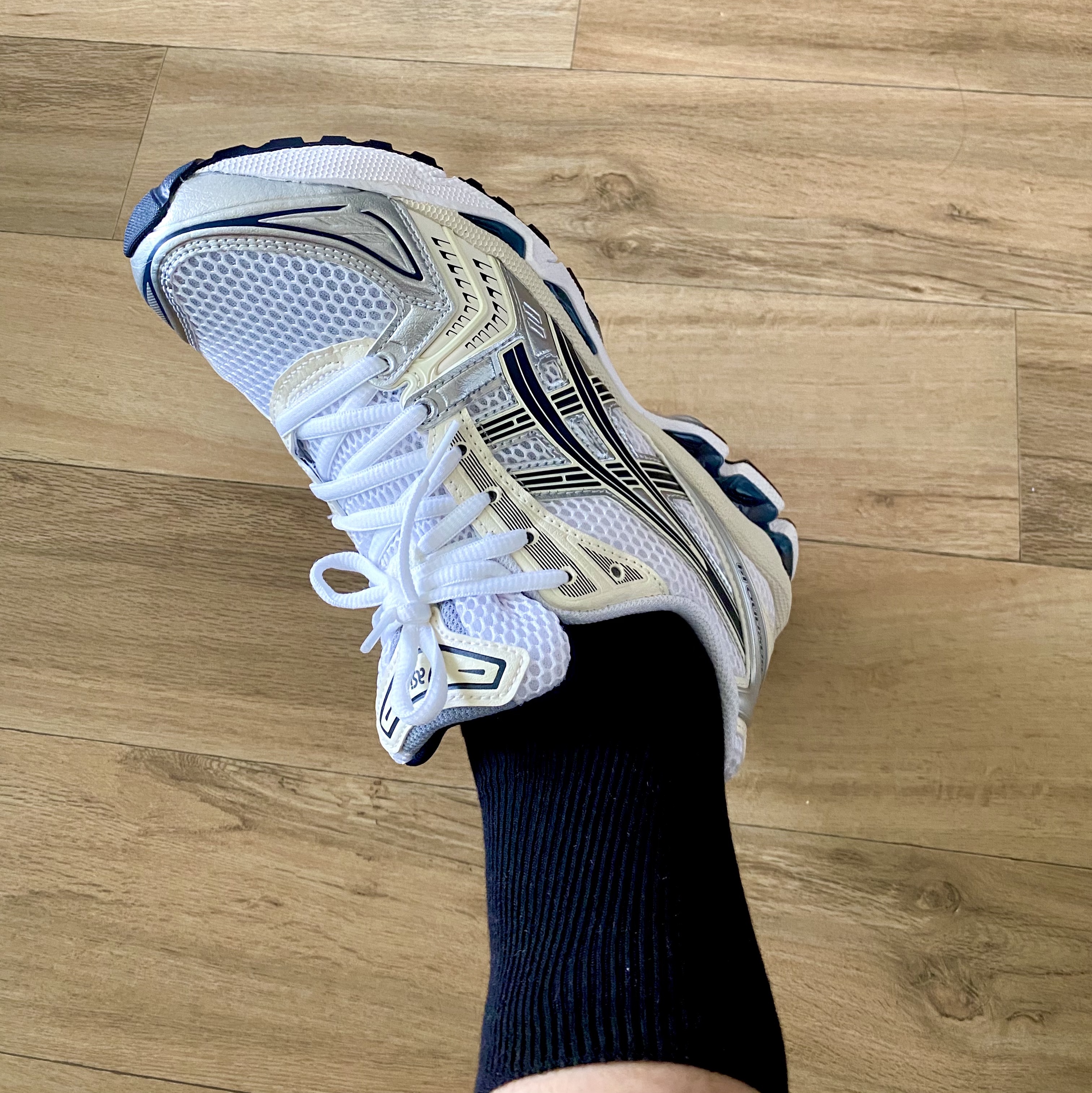 (W) Asics Gel-Kayano 14 White Midnight 착용 스타일