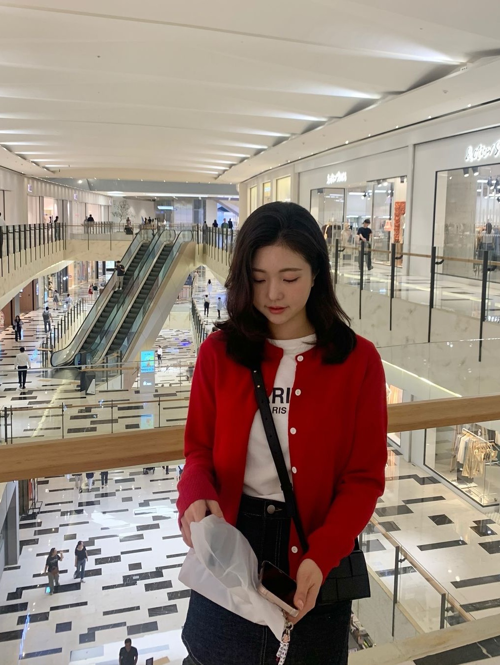 Siyazu SIKN2126 Merino Wool Minimal Cardigan Red 착용 스타일 - 5