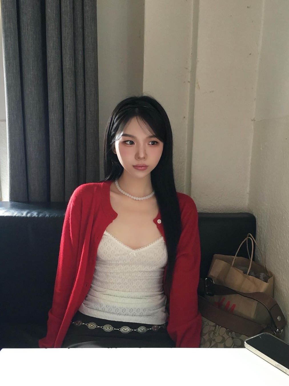 Siyazu SIKN2126 Merino Wool Minimal Cardigan Red 착용 스타일 - 4