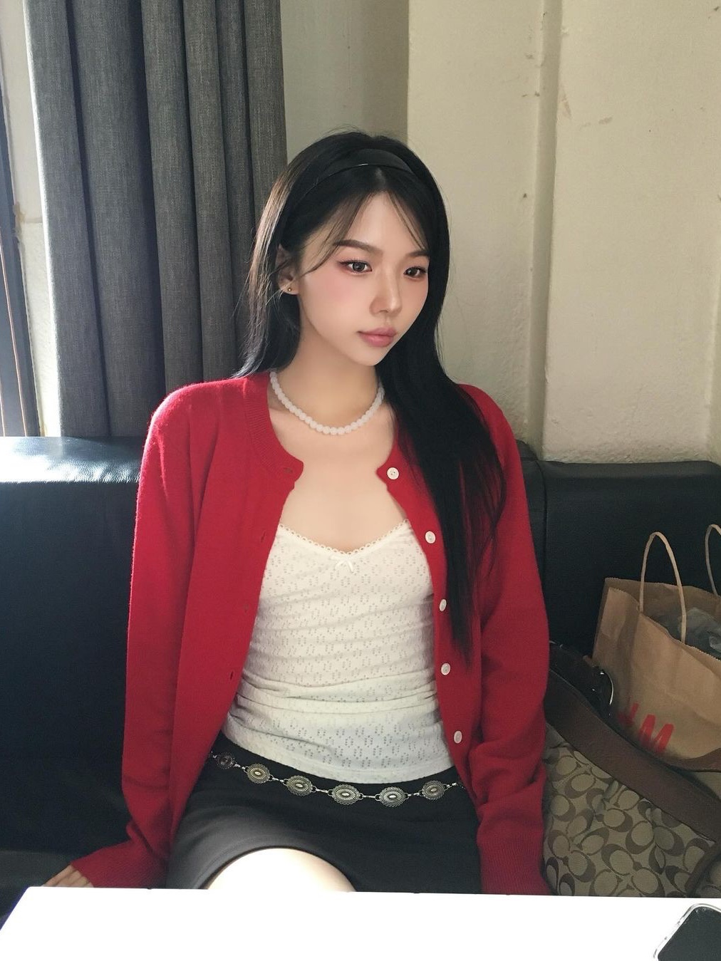 Siyazu SIKN2126 Merino Wool Minimal Cardigan Red 착용 스타일 - 1