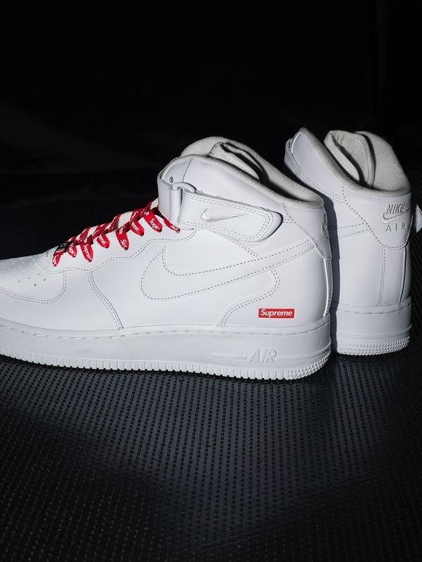 Nike x Supreme Air Force 1 Mid Black, Nike x Supreme Air Force 1 Mid White 착용 스타일 - 4