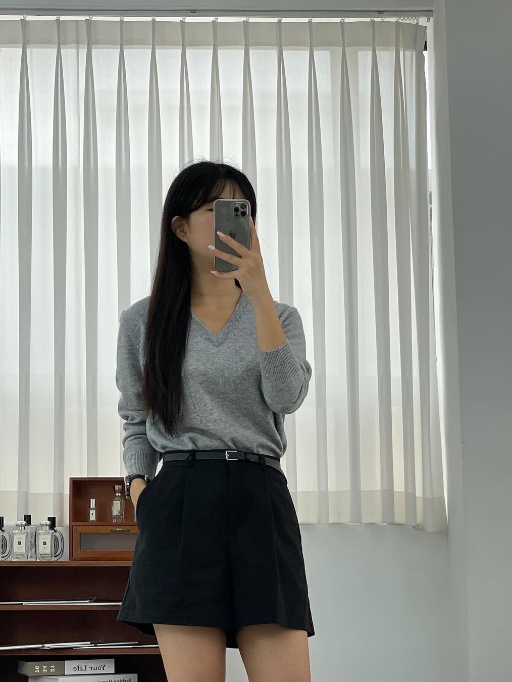 [예약 배송] Siyazu SIKN2124 V-neck Single Knit Gray 착용 스타일 - 1