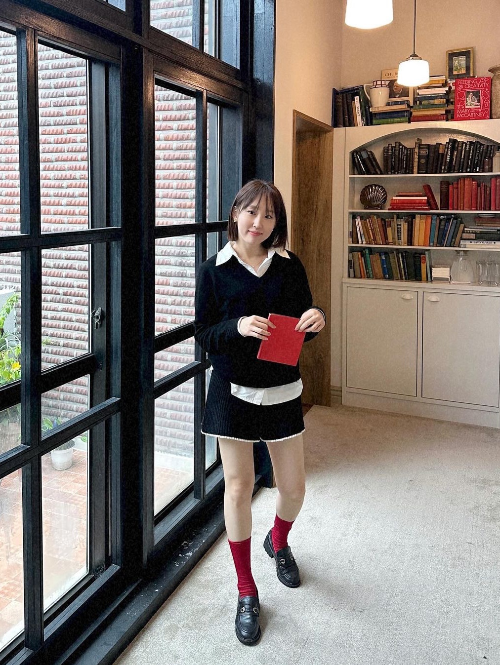 Siyazu SIKN2124 V neck Single Knit Black 착용 스타일 - 2