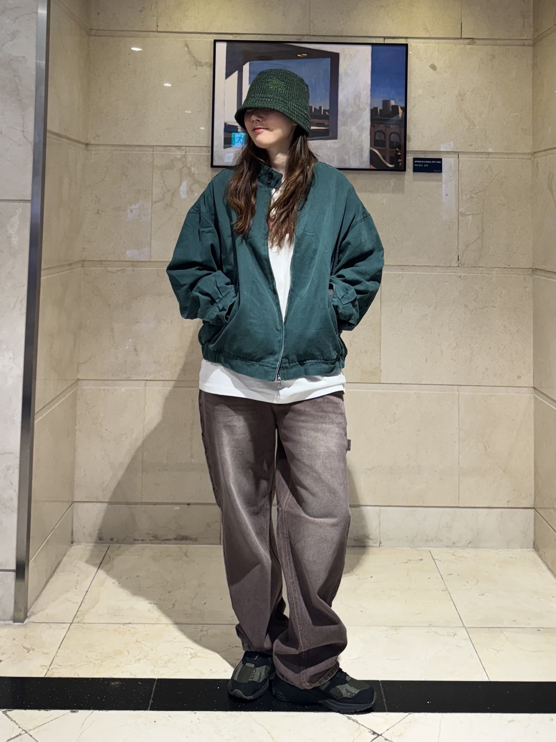 QT8 GARMENTS TL Denim Carpenter Pant Brown, New Balance x Stone Island 991v2 Made in UK Black Olive Night 착용 스타일 - 1
