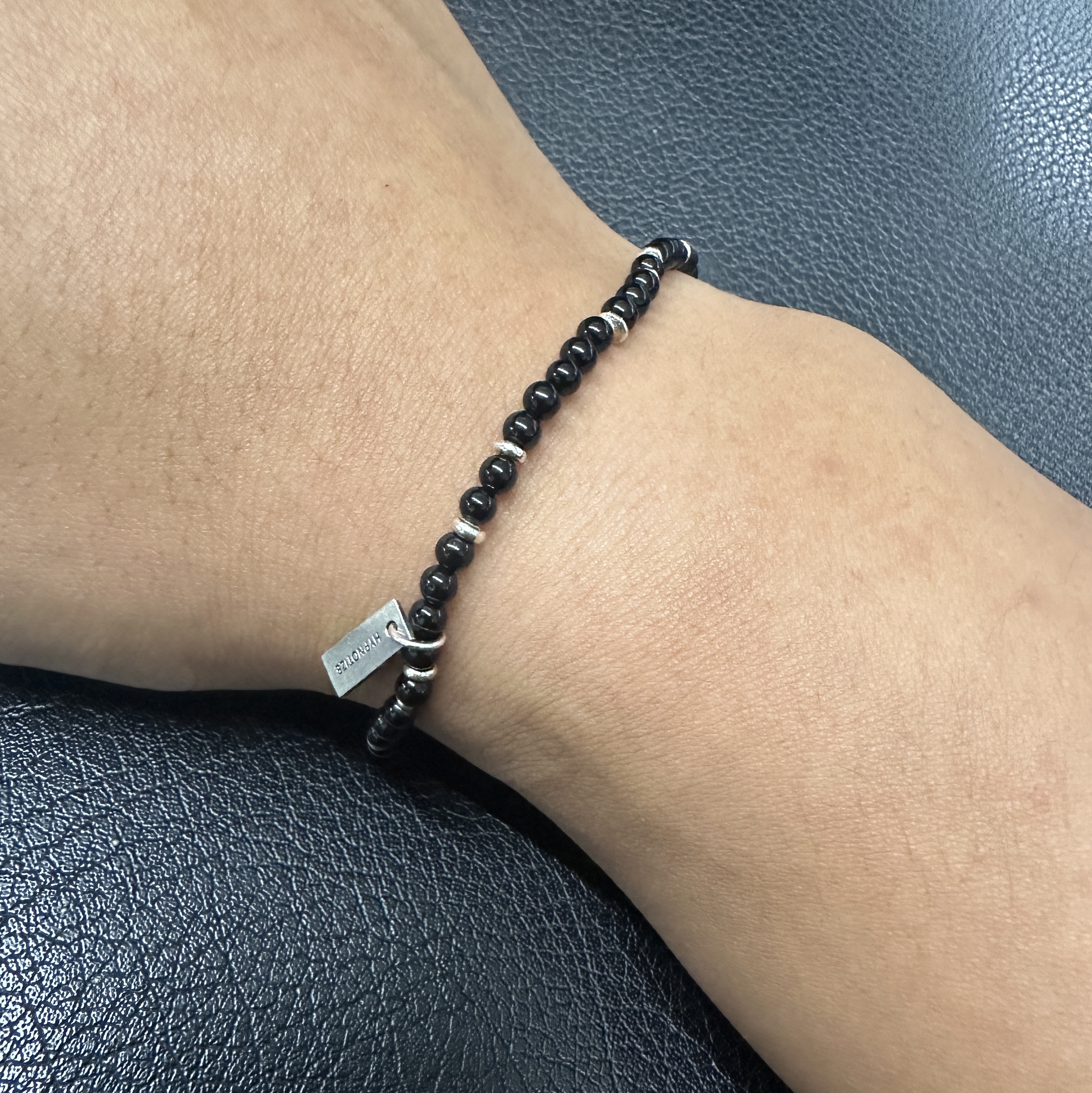 Hypnotize Color Ball Bracelet Black 착용 스타일