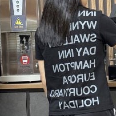 [KREAM 단독] Safarispot Highway Inn T-Shirt Black White 착용 스타일
