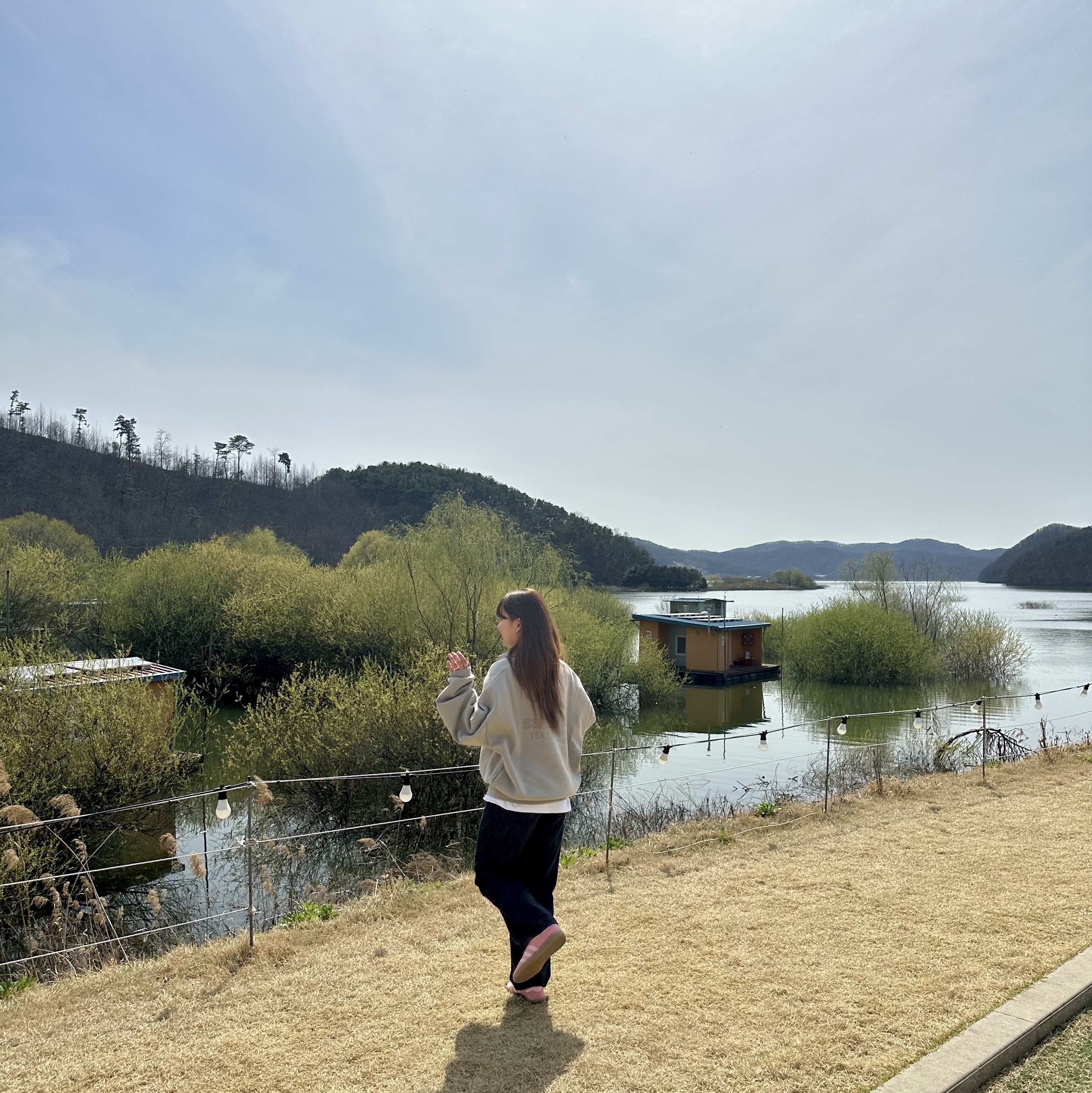 Essentials Long Sleeve Polo Seal - 24SS, Adidas Bermuda Glow Pink 착용 스타일