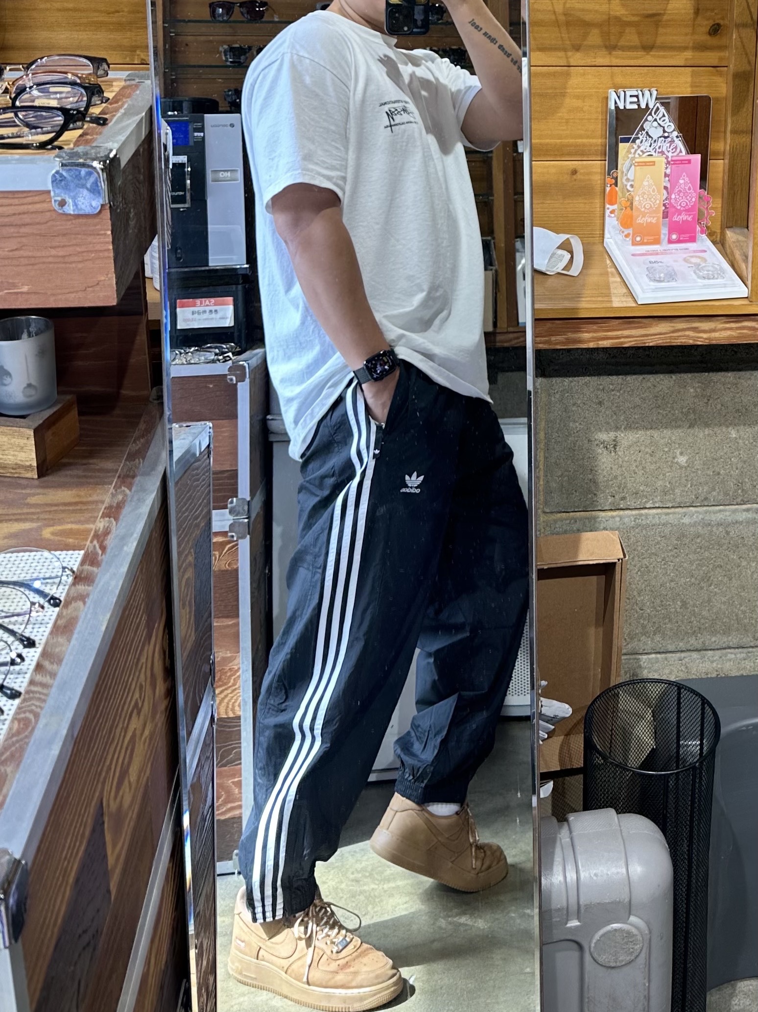Adidas x Yeseyesee Blues-Like Track Pants Black - KR Sizing, Nike x Supreme Air Force 1 Low Flax 착용 스타일 - 2