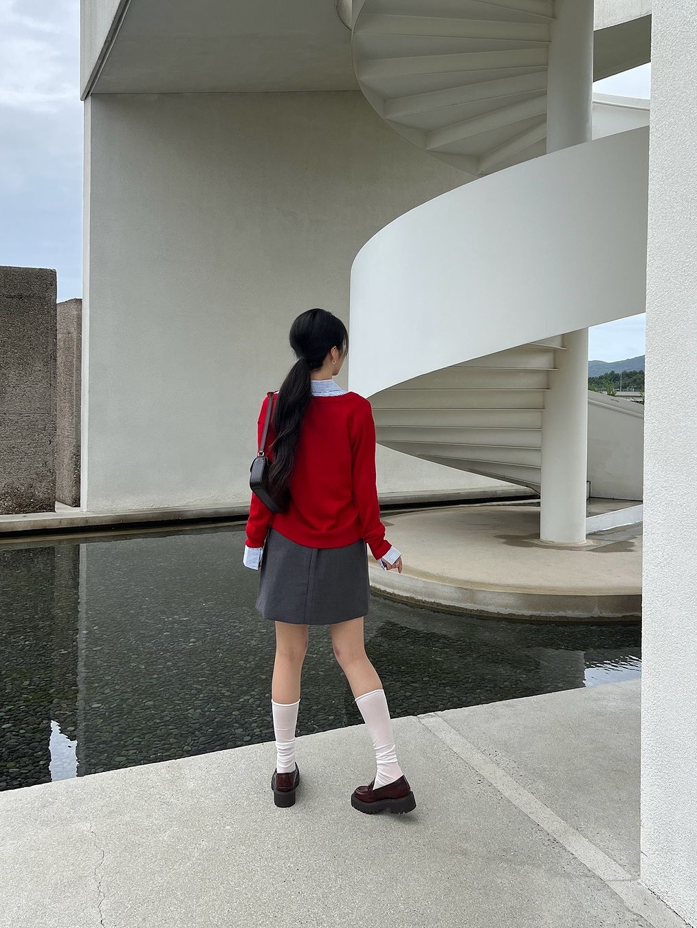 Siyazu SIKN2126 Merino Wool Minimal Cardigan Red 착용 스타일 - 3