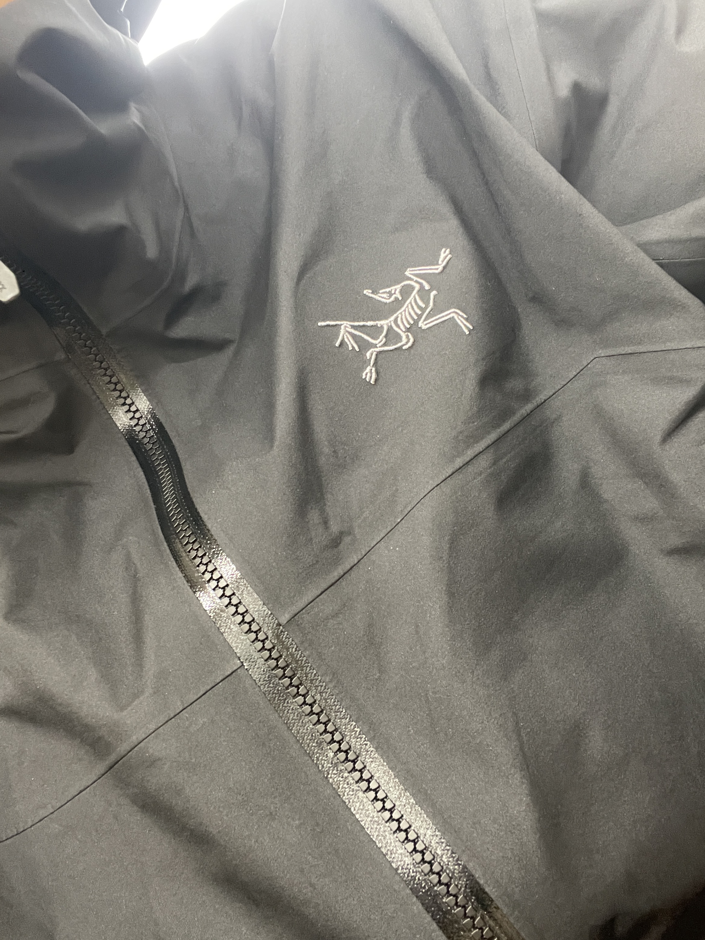 Arc'teryx Beta Jacket Black 착용 스타일