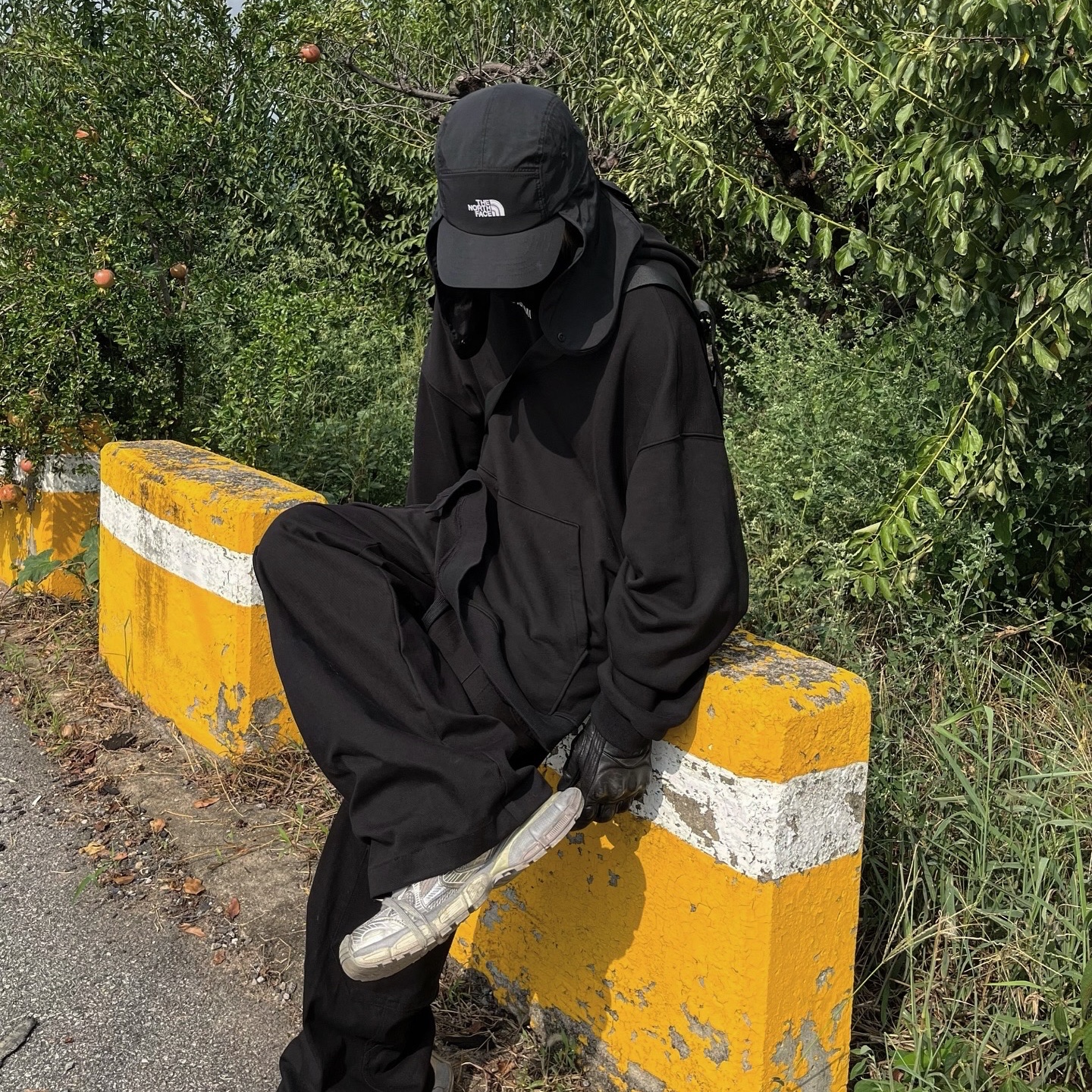 The North Face Eco Light Shield Cap Black, Balenciaga 3XL Sneakers Light Beige 착용 스타일 - 1