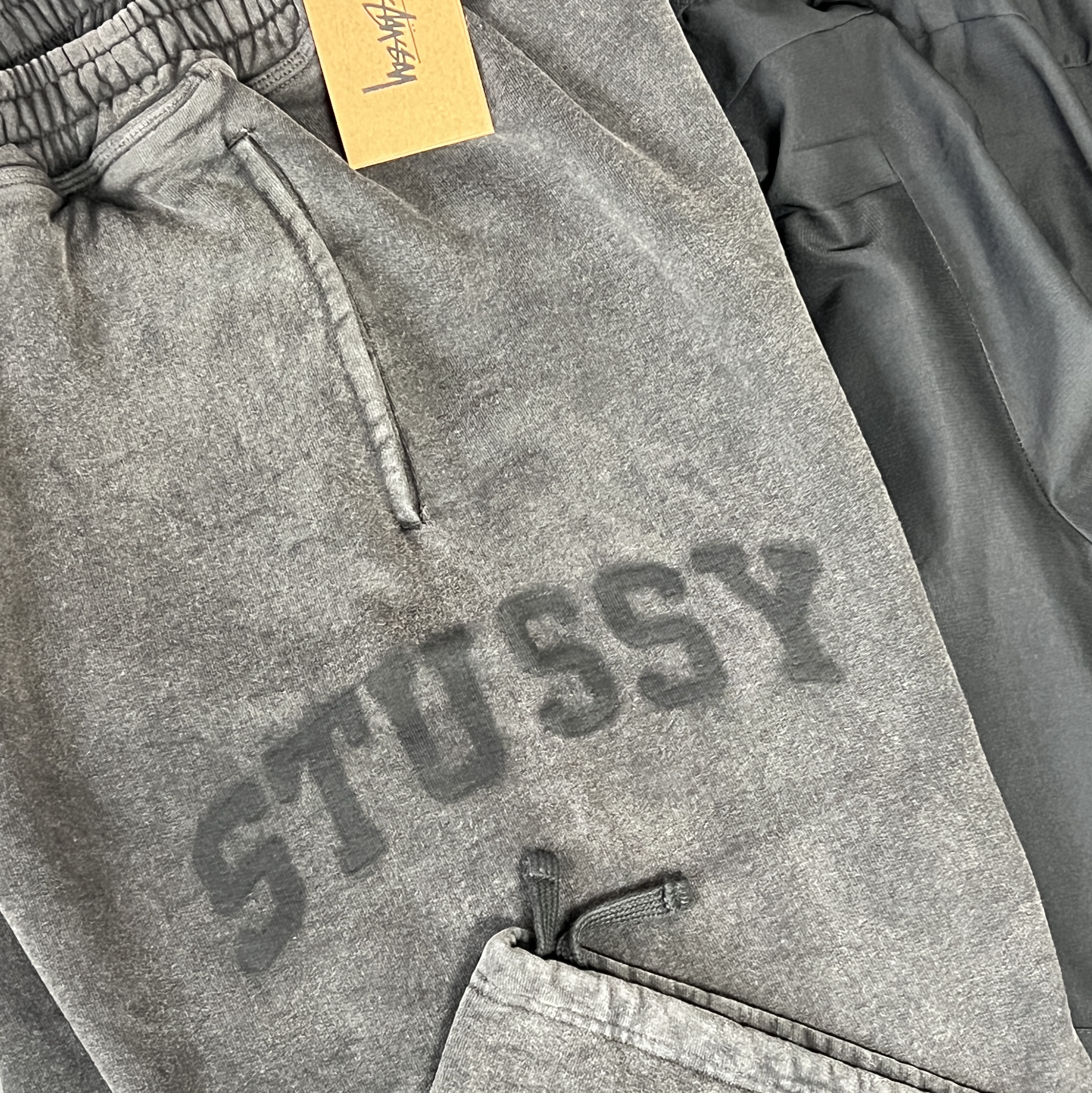 Stussy Faded Graphic Fleece Pants Washed Black 착용 스타일