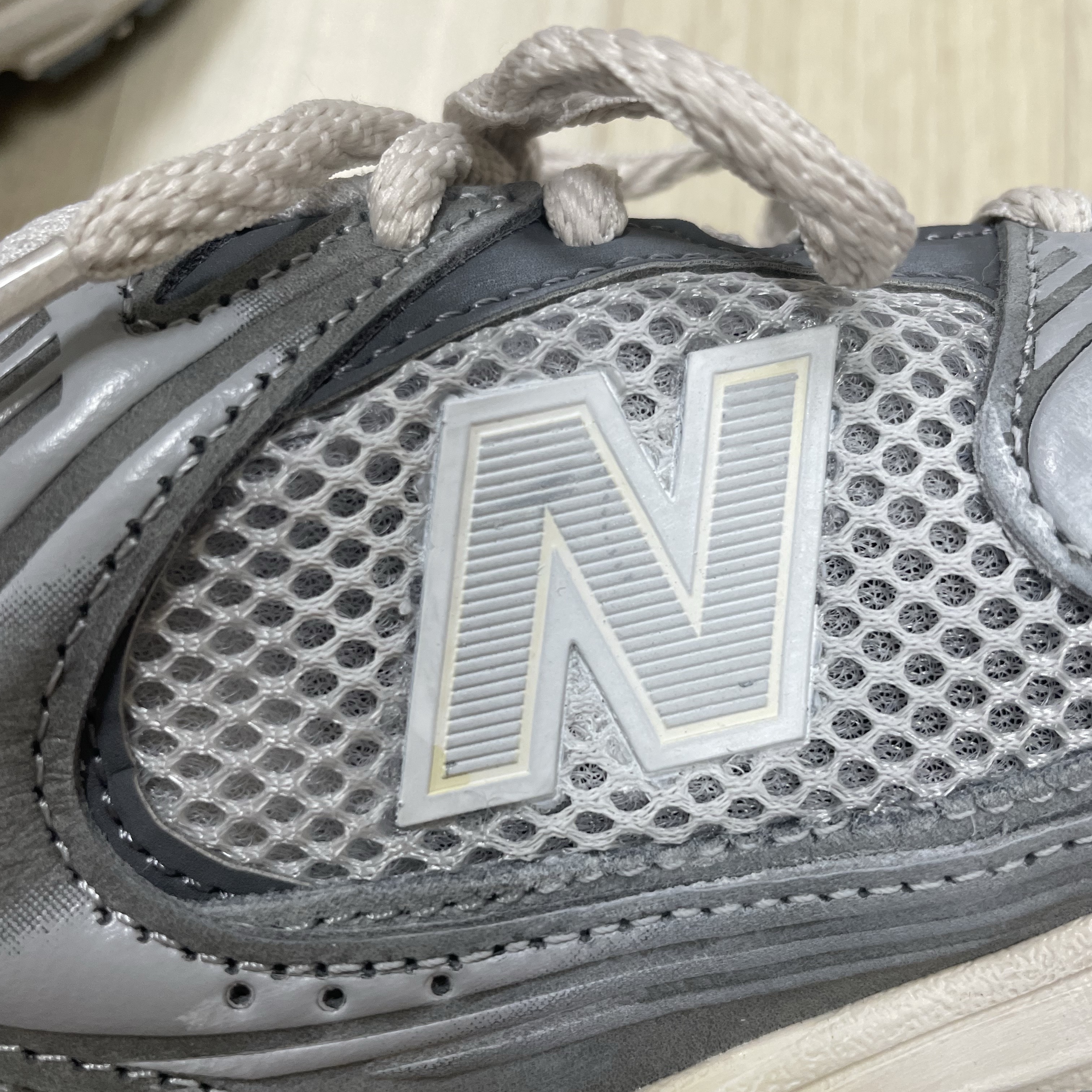 New Balance 530 Premium Vintage Grey Matter 착용 스타일 - 1