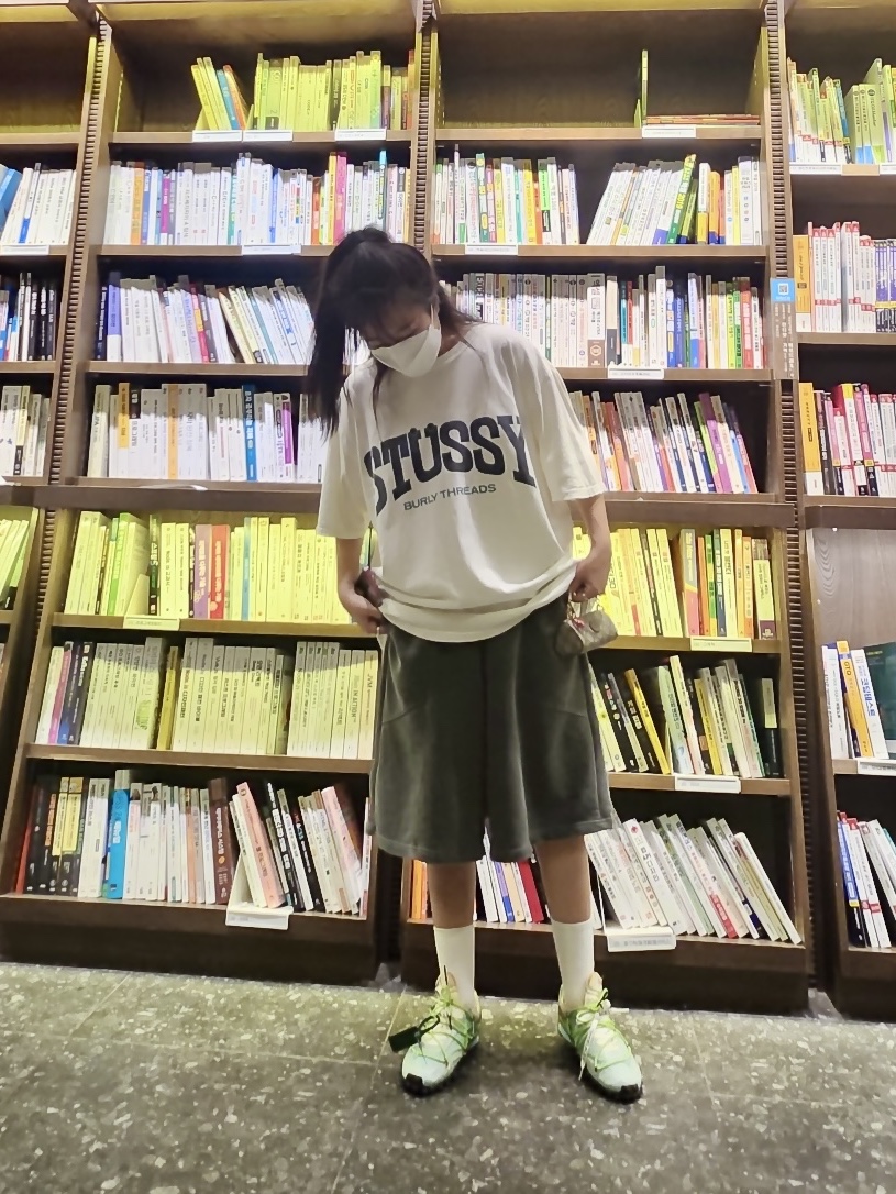(W) Nike x Off-White Waffle Racer Vivid Sky, Stussy Burly Threads Pigment Dyed T-Shirt Natural 착용 스타일 - 2