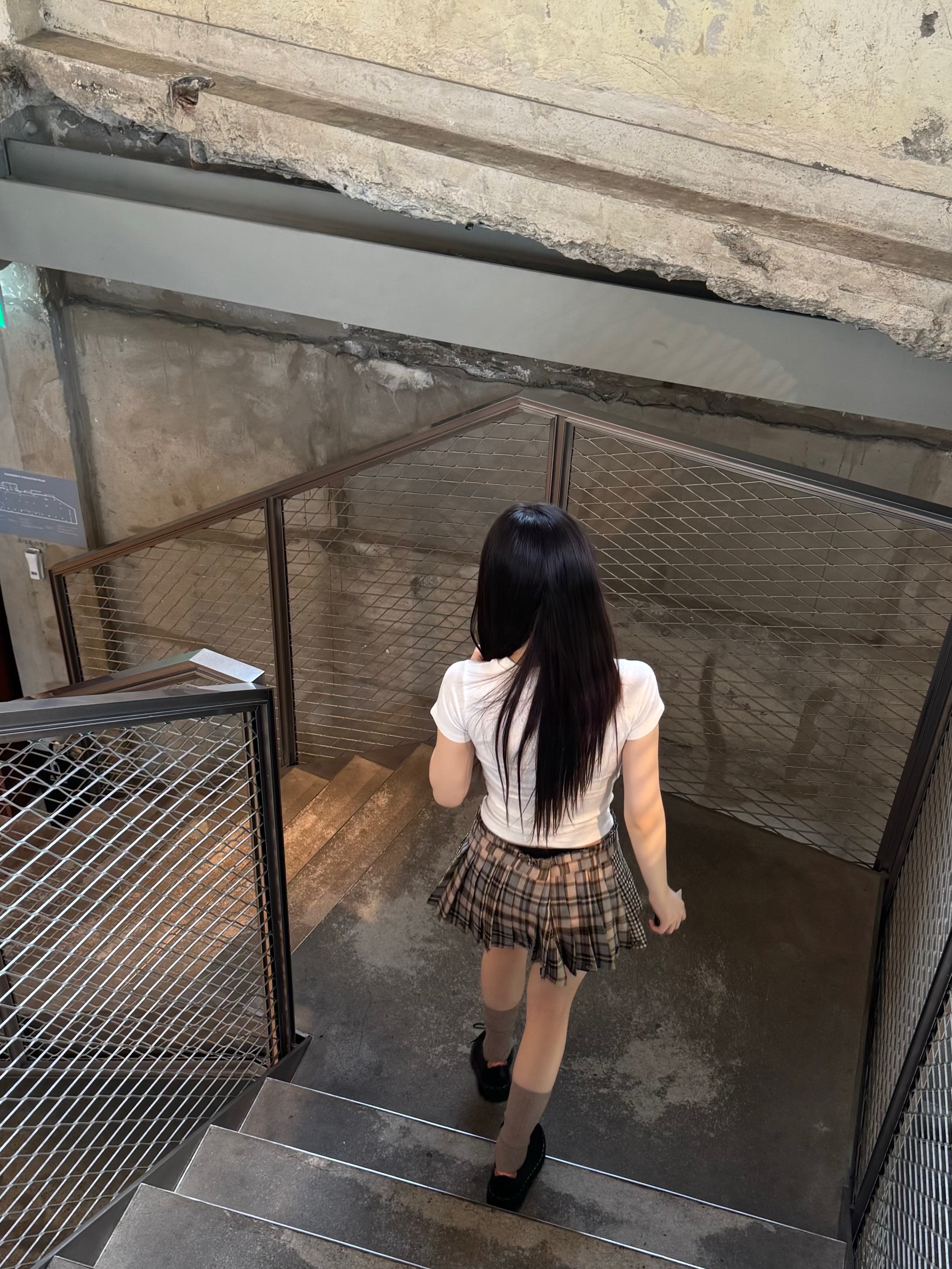 Dr. Martens 1461 Bex Black, (W) Glowny Russell Plaid Mini Skirt Brown 착용 스타일 - 5